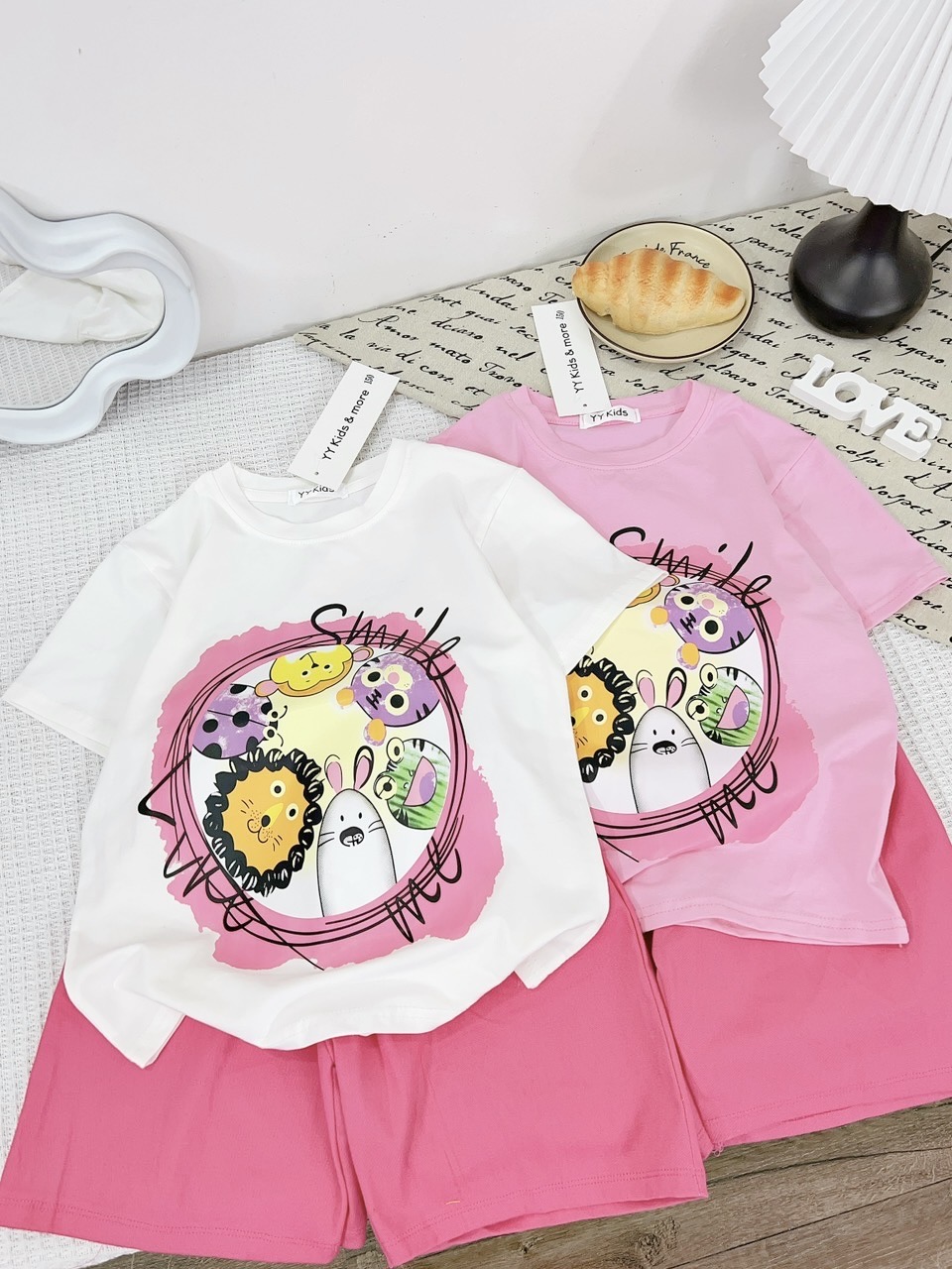 G917 - SET BÉ GÁI SIZE ĐẠI ÁO PHÔNG Smile QUẦN KAKI RỘNG