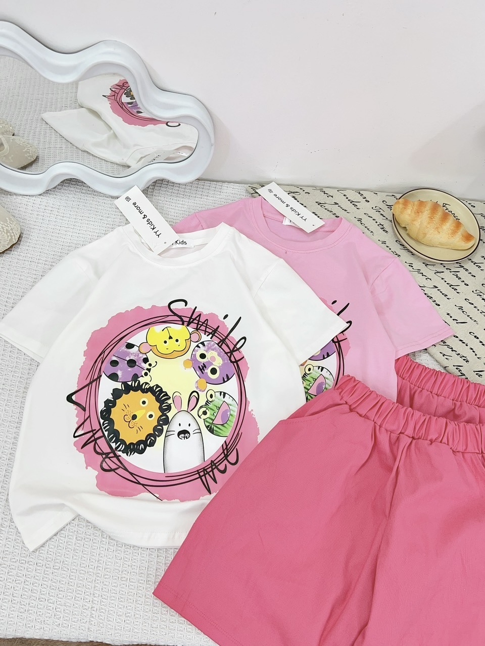 G917 - SET BÉ GÁI SIZE ĐẠI ÁO PHÔNG Smile QUẦN KAKI RỘNG