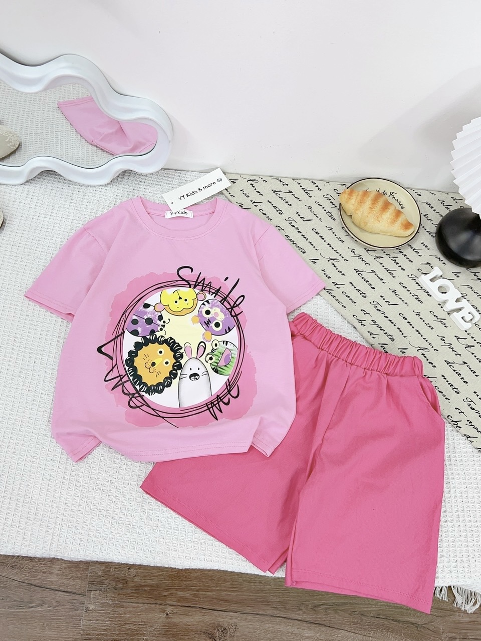 G917 - SET BÉ GÁI SIZE ĐẠI ÁO PHÔNG Smile QUẦN KAKI RỘNG