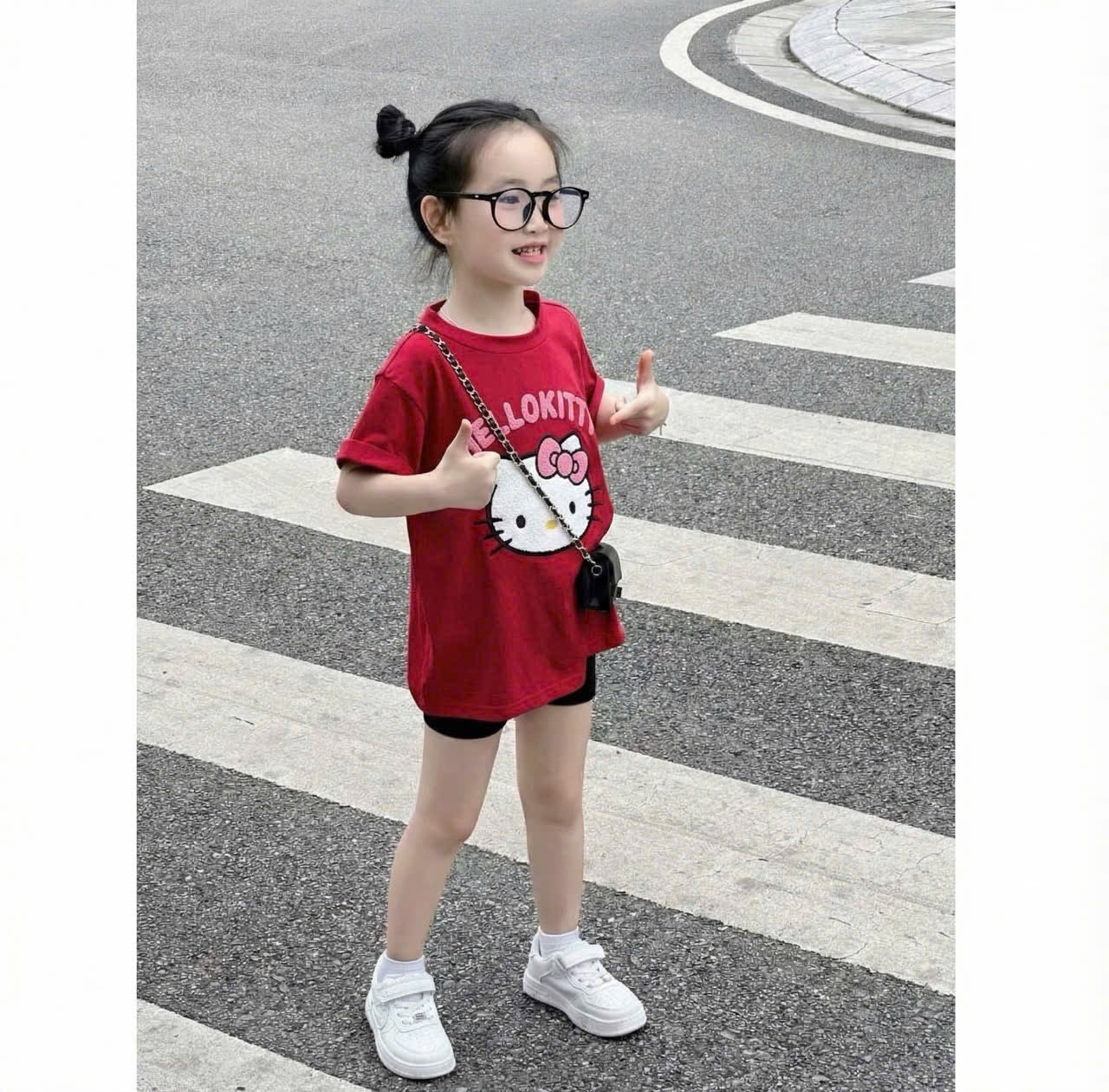 G920 - BỘ ĐÙI BÉ GÁI ÁO ĐỎ HELLO KITTY QUẦN ZIP ĐEN