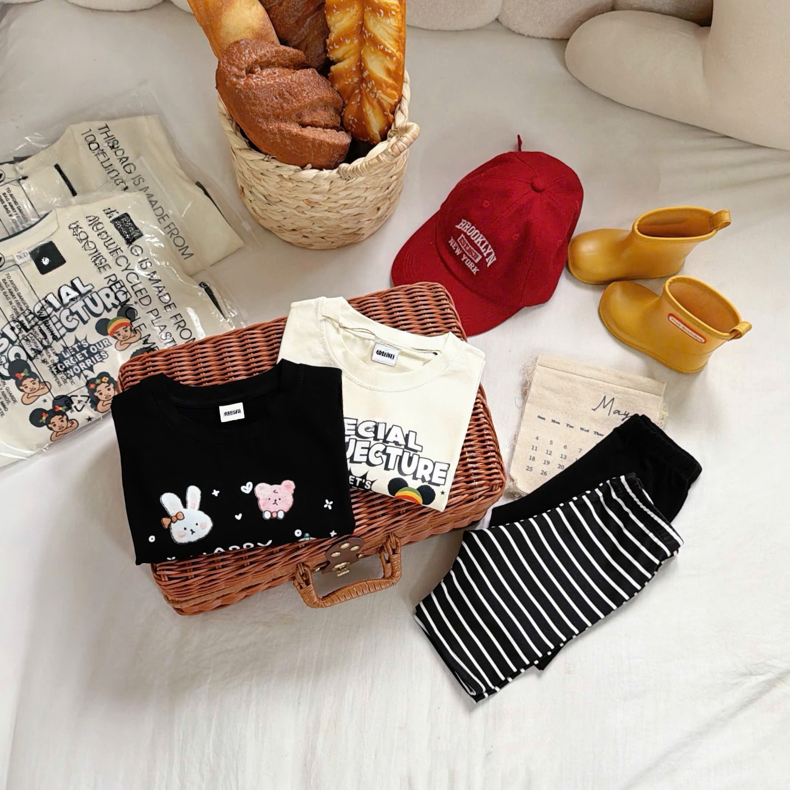 G922 - SET 2 BỘ ĐÙI BÉ GÁI THỎ ÁO ĐEN BE QUẦN KẺ