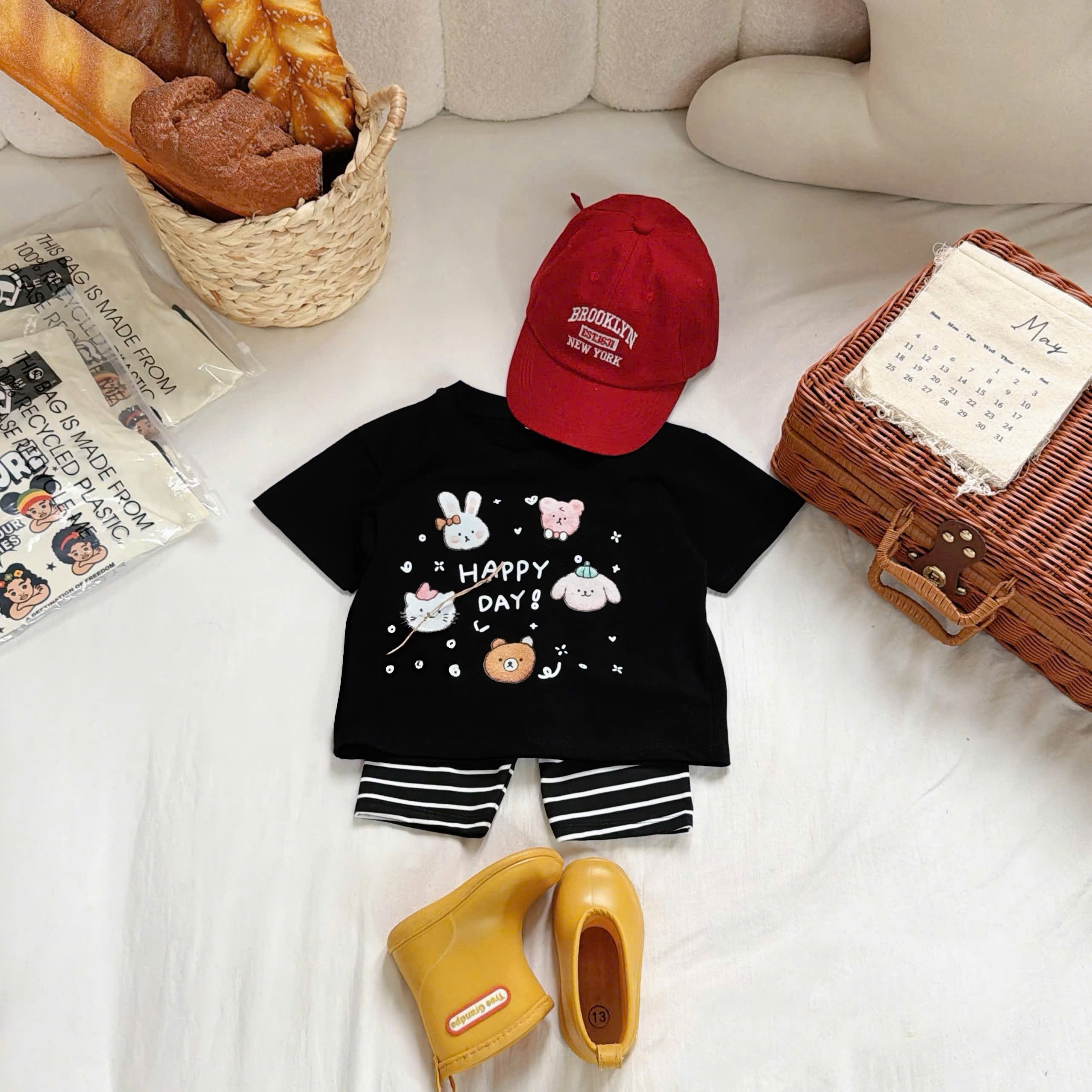 G922 - SET 2 BỘ ĐÙI BÉ GÁI THỎ ÁO ĐEN BE QUẦN KẺ