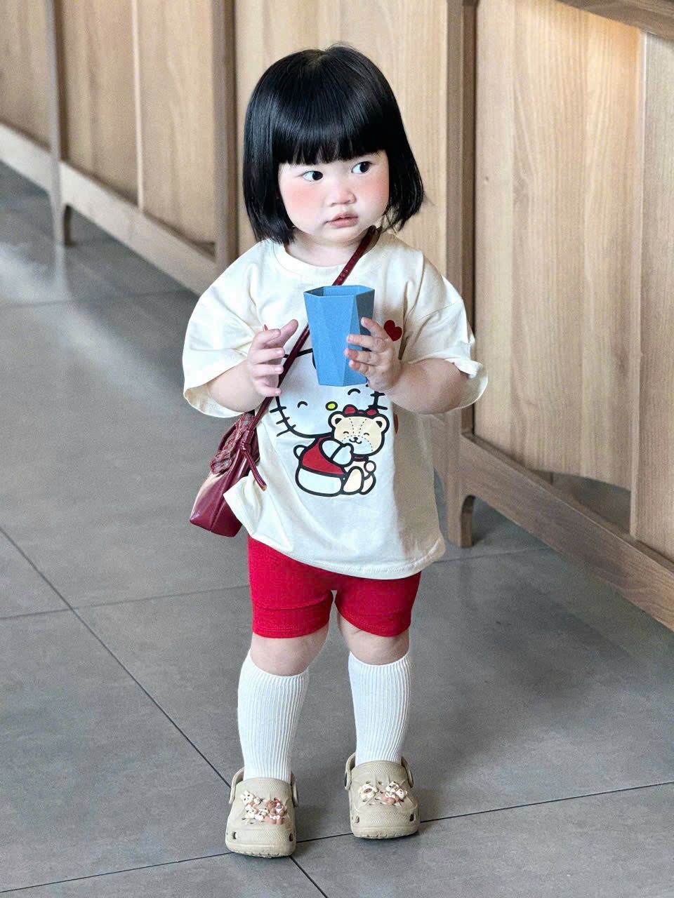 G923 - BỘ BÉ GÁI ÁO BE KITTY TIM QUẦN LEGGING ĐỎ