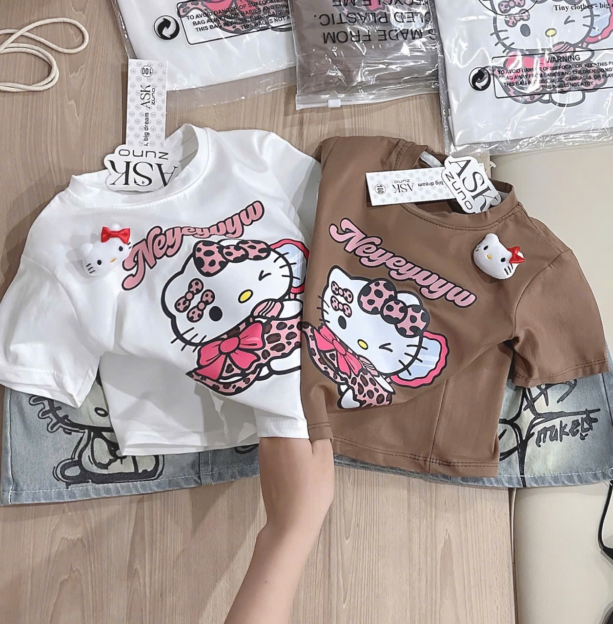 G928 - SET BÉ GÁI ÁO CỘC KITTY NỔI CVAY BÒ