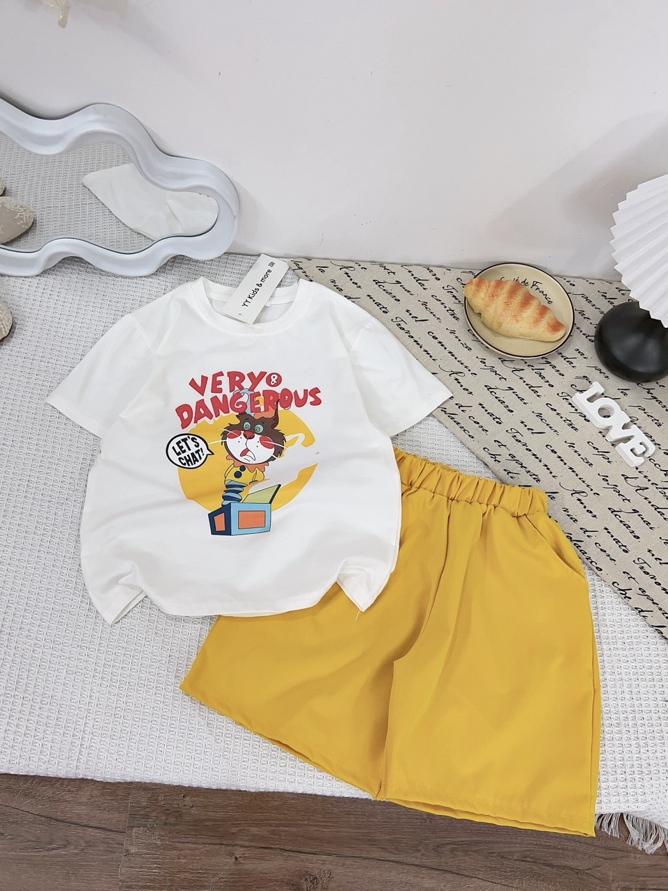 G934 - BỘ ĐÙI BÉ GÁI SIZE ĐẠI ÁO TRẮNG THÚ VERY QUẦN VÀNG