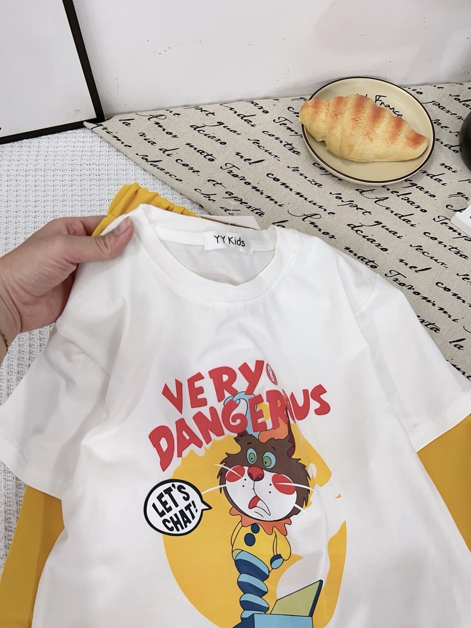 G934 - BỘ ĐÙI BÉ GÁI SIZE ĐẠI ÁO TRẮNG THÚ VERY QUẦN VÀNG