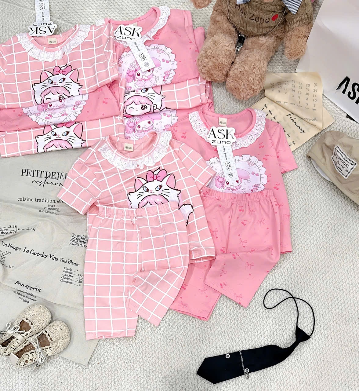 G938 - SET 2 BỘ NGỐ BÉ GÁI MÈO MARIE HỒNG CỔ REN