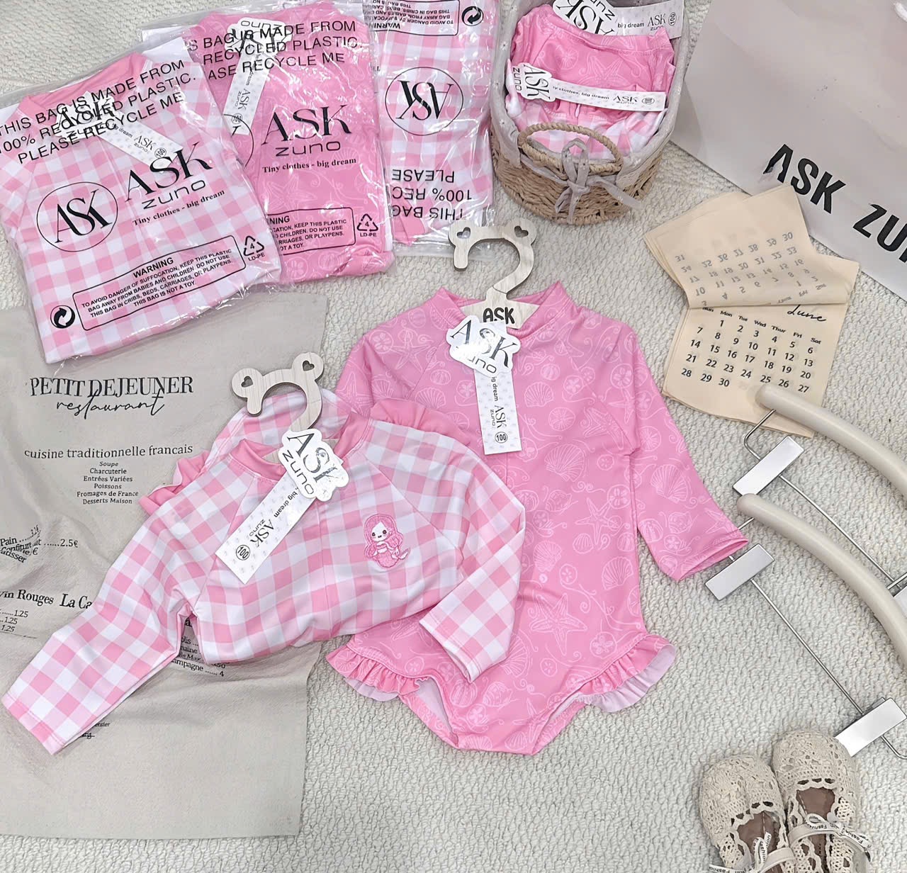G939 - SET BƠI BIKINI BÉ GÁI LIỀN THÂN DÀI TAY HỒNG