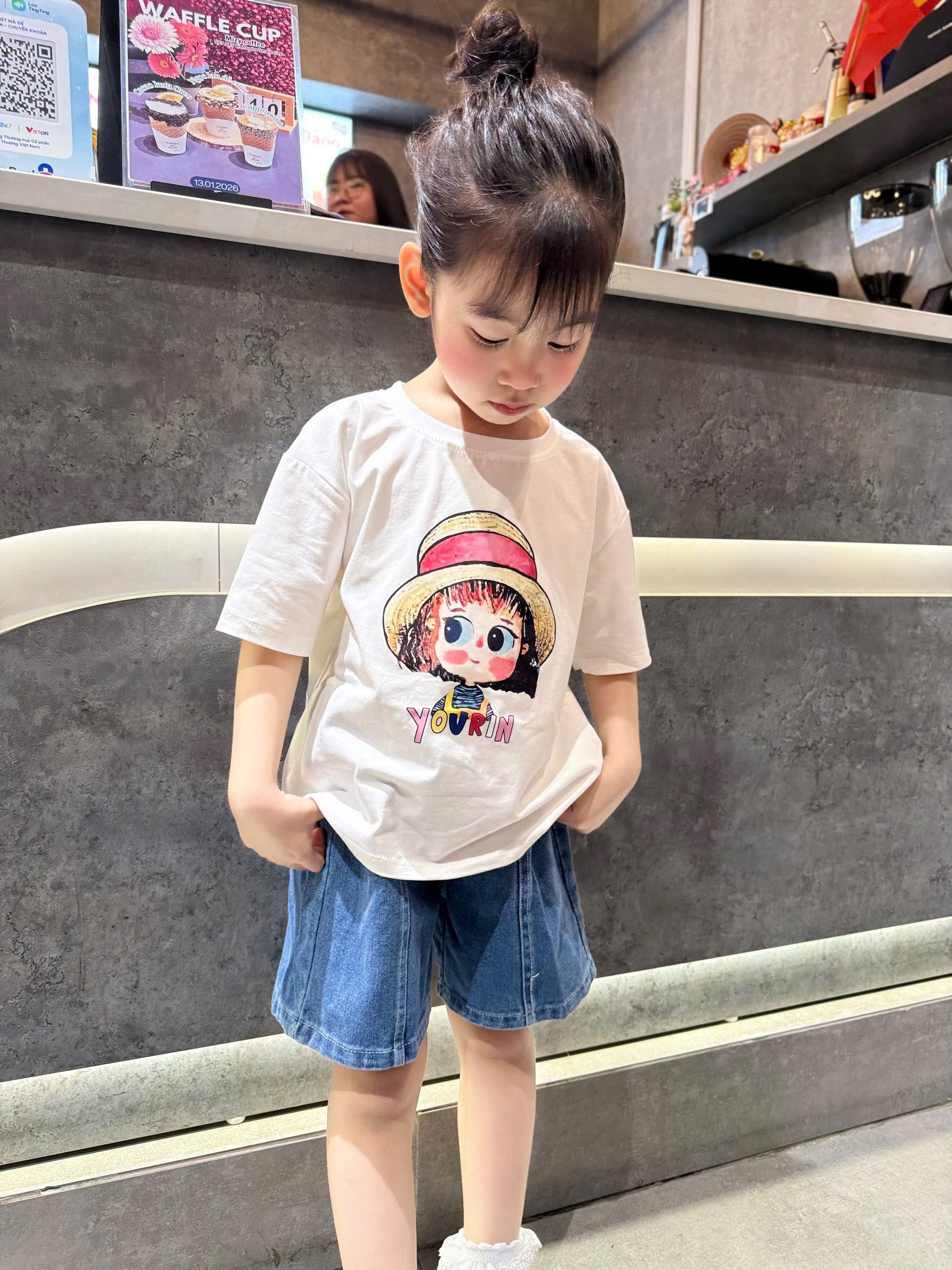 G950 - BỘ ĐÙI BÉ GÁI ÁO CỘC TRẮNG CÔ GÁI YOUR IN QUẦN BÒ
