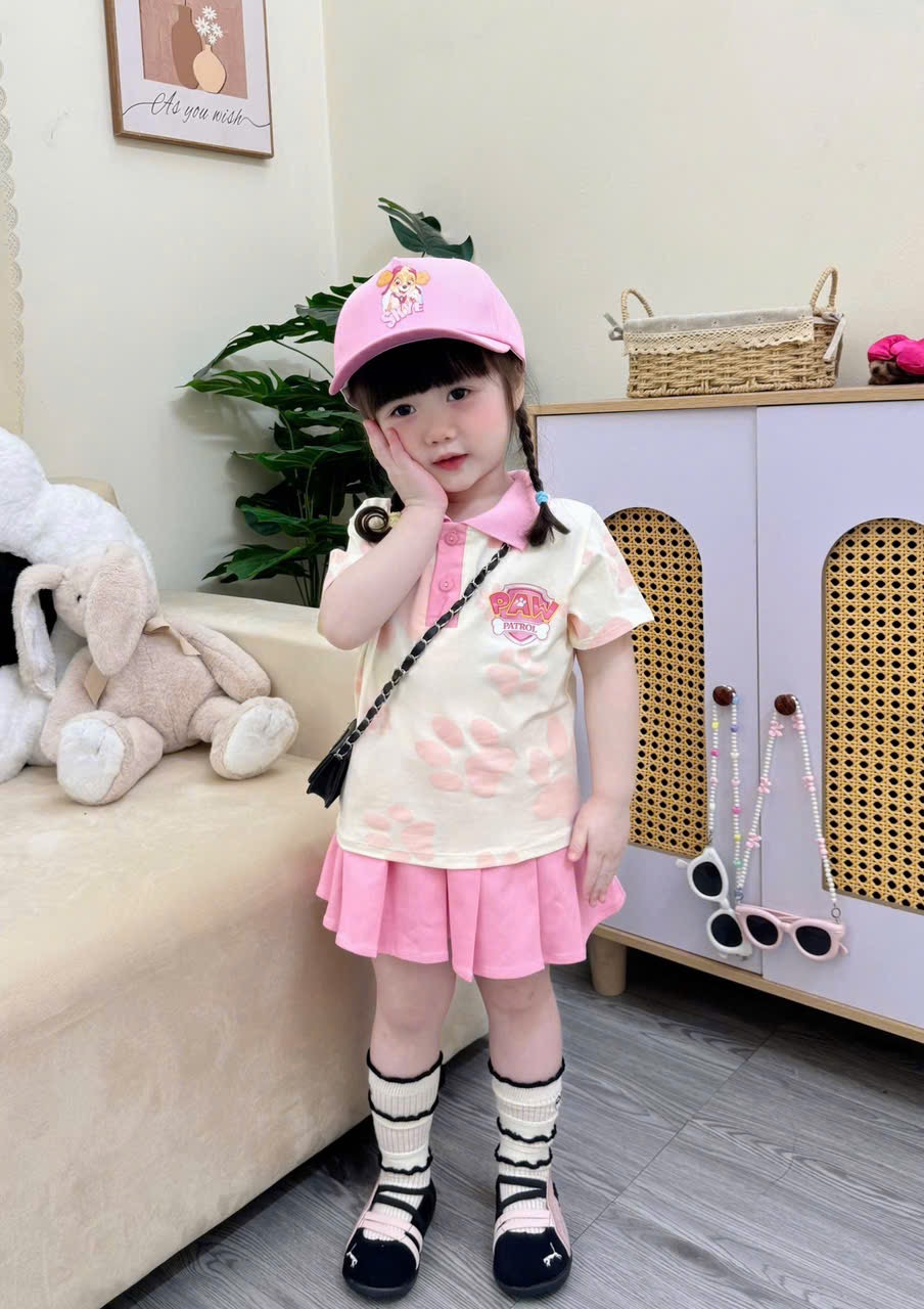 G955 - SET BÉ GÁI ÁO POLO BE CHÂN CHÓ SKY CVAY HỒNG KÈM MŨ