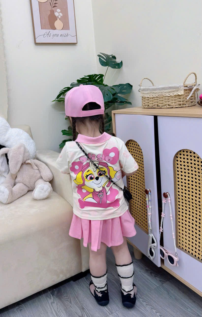 G955 - SET BÉ GÁI ÁO POLO BE CHÂN CHÓ SKY CVAY HỒNG KÈM MŨ