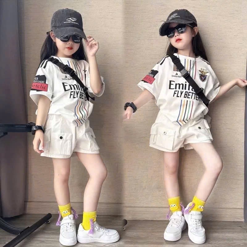 G957 - BỘ BÉ GÁI SIZE ĐẠI ÁO TRẮNG Emirate QUẦN KAKI