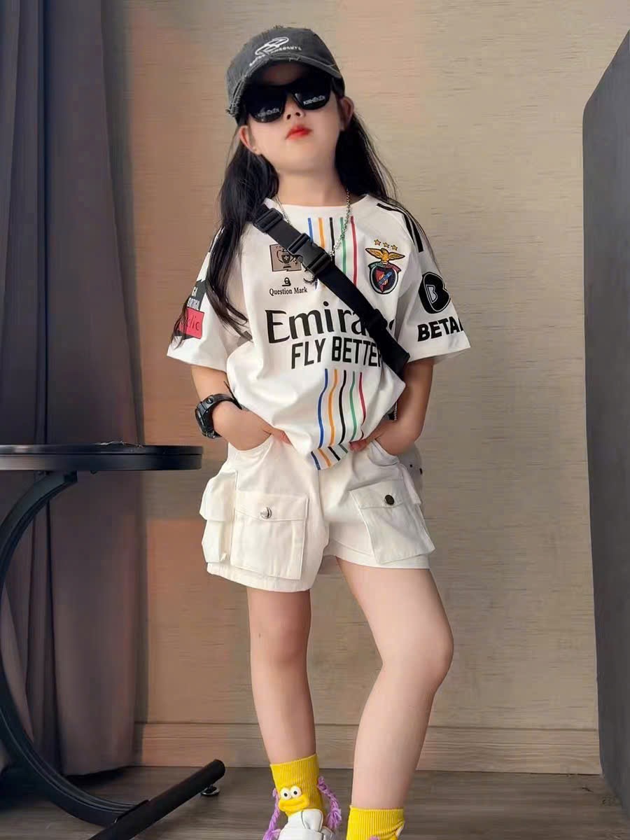 G957 - BỘ BÉ GÁI SIZE ĐẠI ÁO TRẮNG Emirate QUẦN KAKI