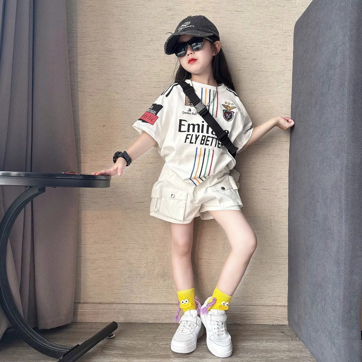 G957 - BỘ BÉ GÁI SIZE ĐẠI ÁO TRẮNG Emirate QUẦN KAKI