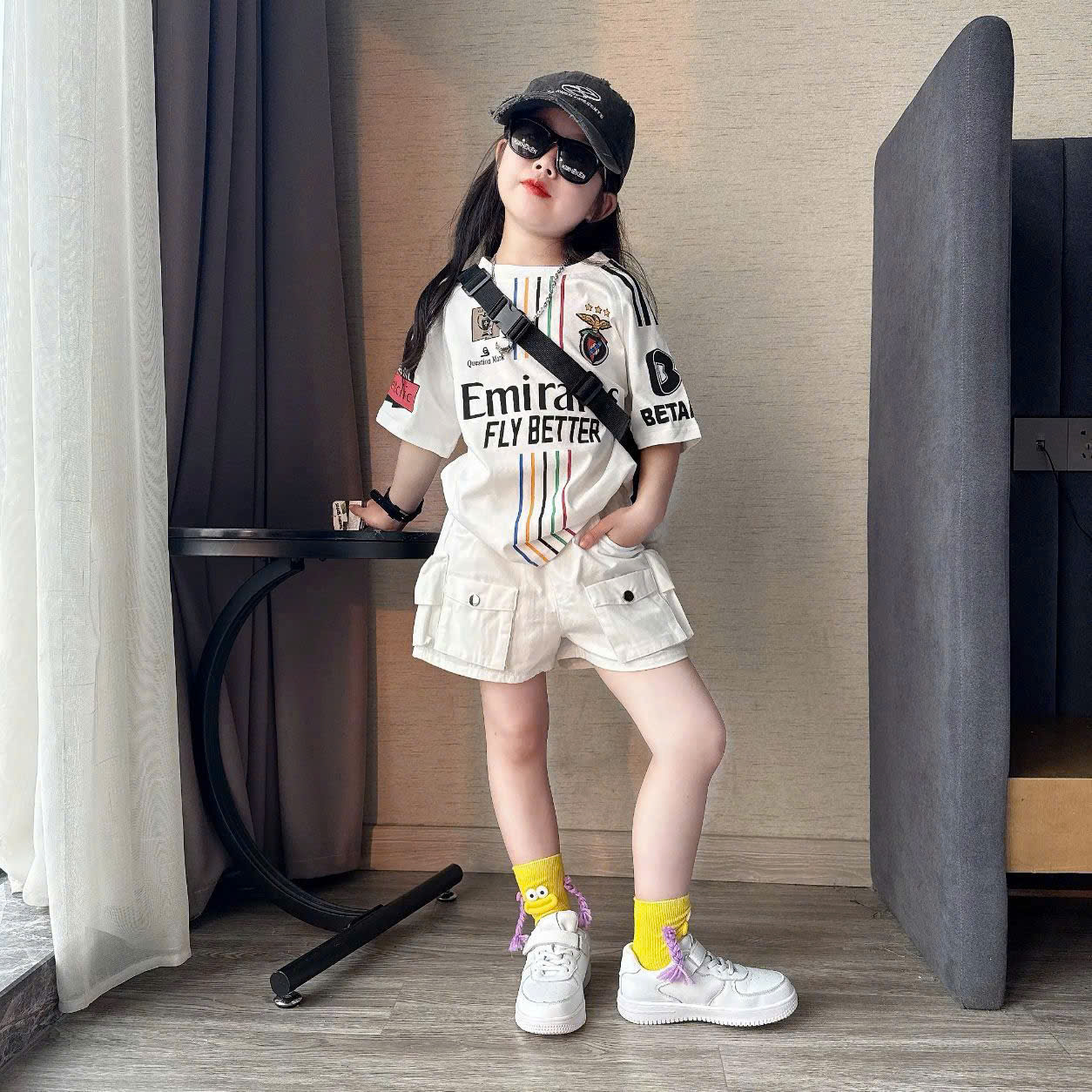 G957 - BỘ BÉ GÁI SIZE ĐẠI ÁO TRẮNG Emirate QUẦN KAKI