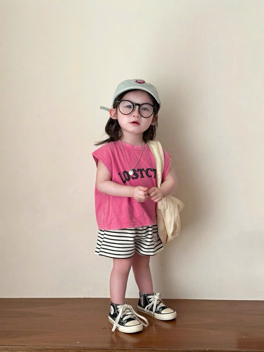 G961 - BỘ BÉ GÁI ÁO HỒNG BA LỖ LOSTCTRL QUẦN KẺ NGANG