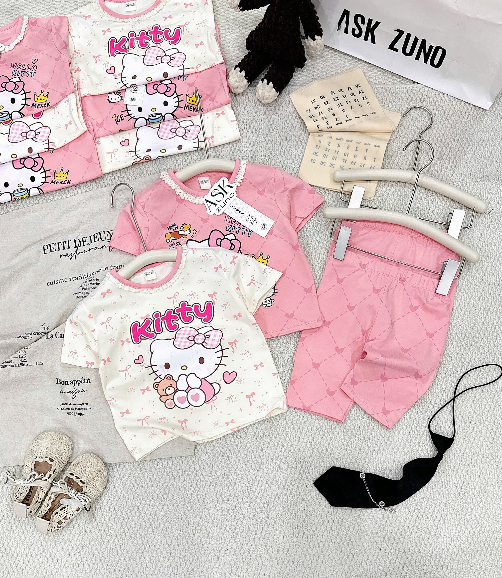 G973 - SET 2 BỘ ĐÙI BÉ GÁI KITTY CỔ REN hồng be