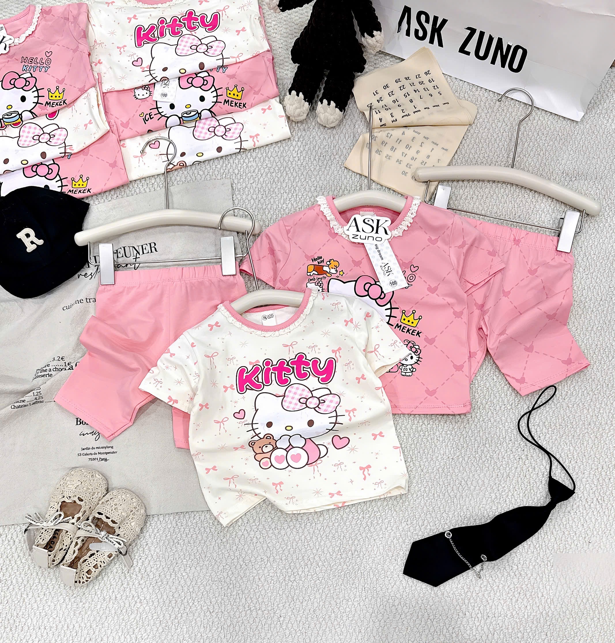 G973 - SET 2 BỘ ĐÙI BÉ GÁI KITTY CỔ REN hồng be