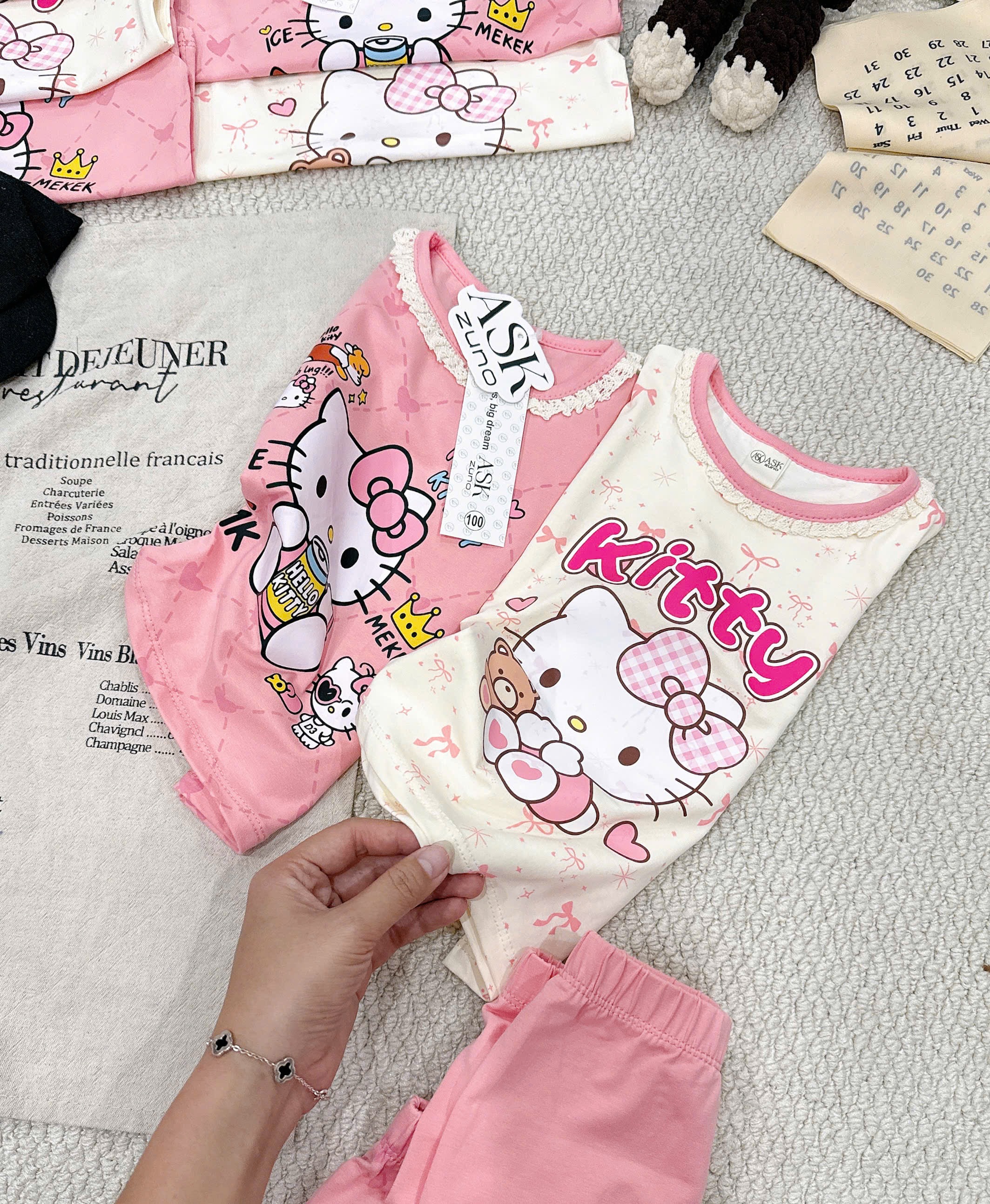 G973 - SET 2 BỘ ĐÙI BÉ GÁI KITTY CỔ REN hồng be
