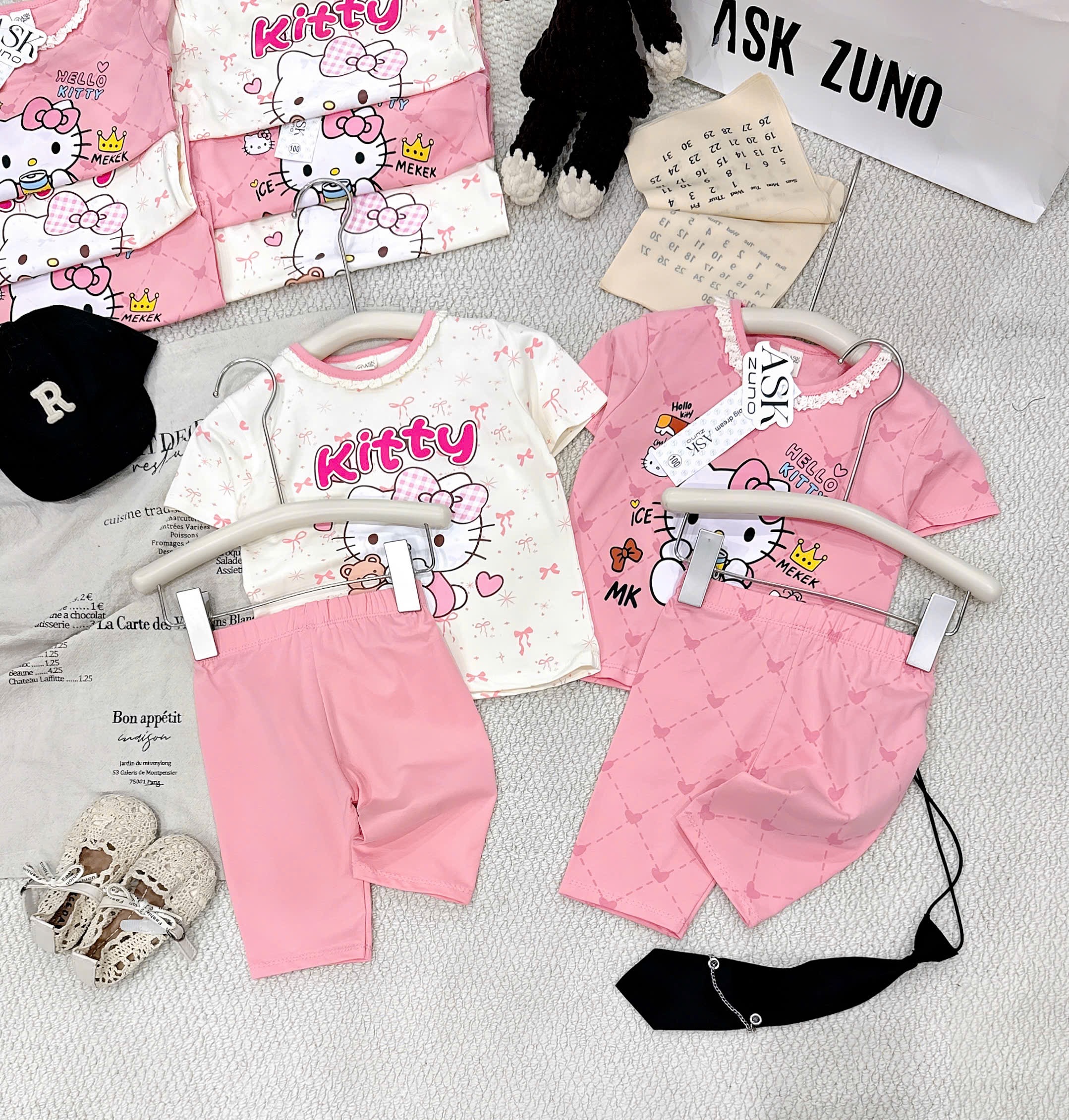 G973 - SET 2 BỘ ĐÙI BÉ GÁI KITTY CỔ REN hồng be