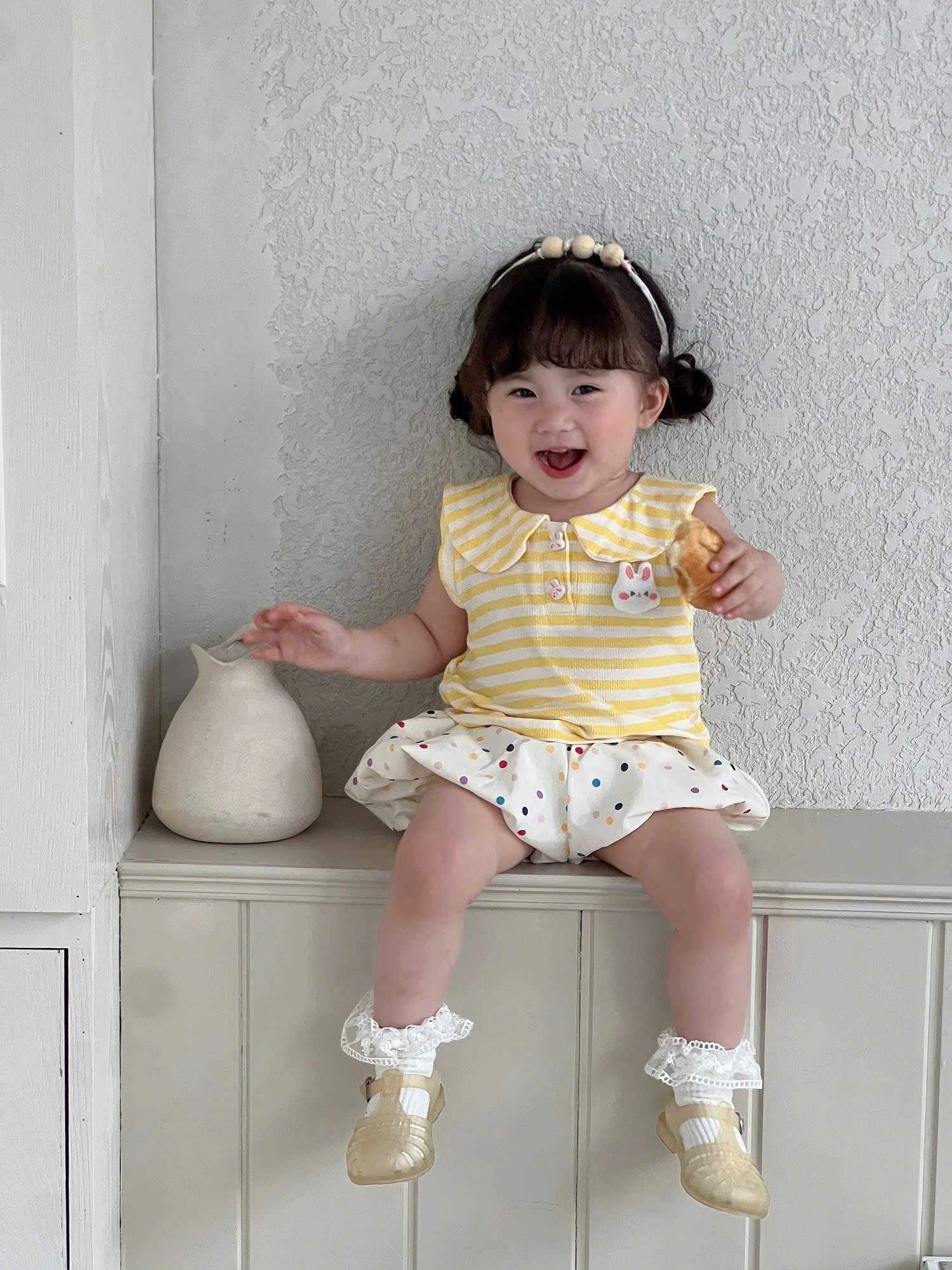 G988 - BỘ BÉ GÁI ÁO CỔ SEN QUẦN BÍ CHẤM BI