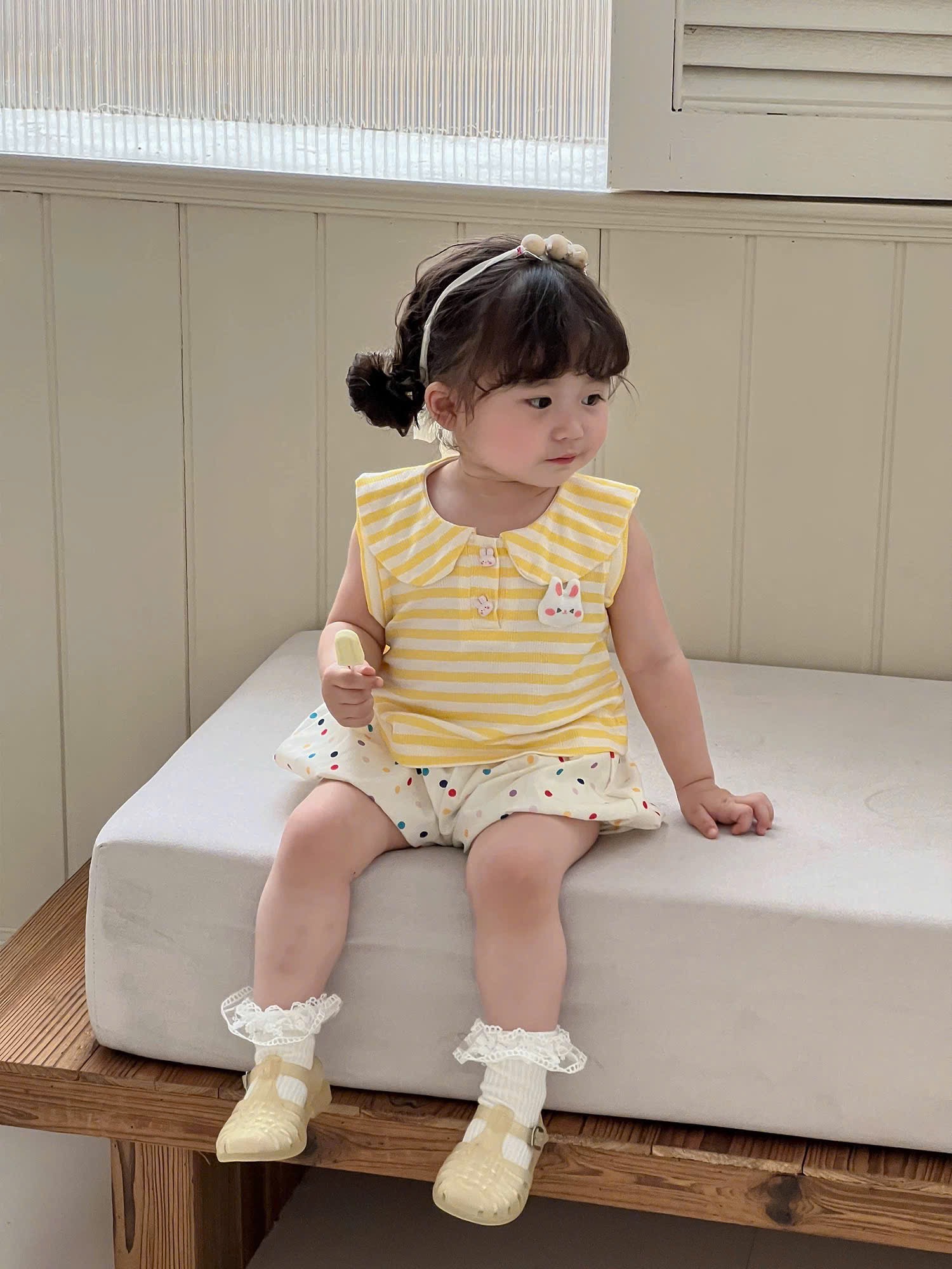 G988 - BỘ BÉ GÁI ÁO CỔ SEN QUẦN BÍ CHẤM BI