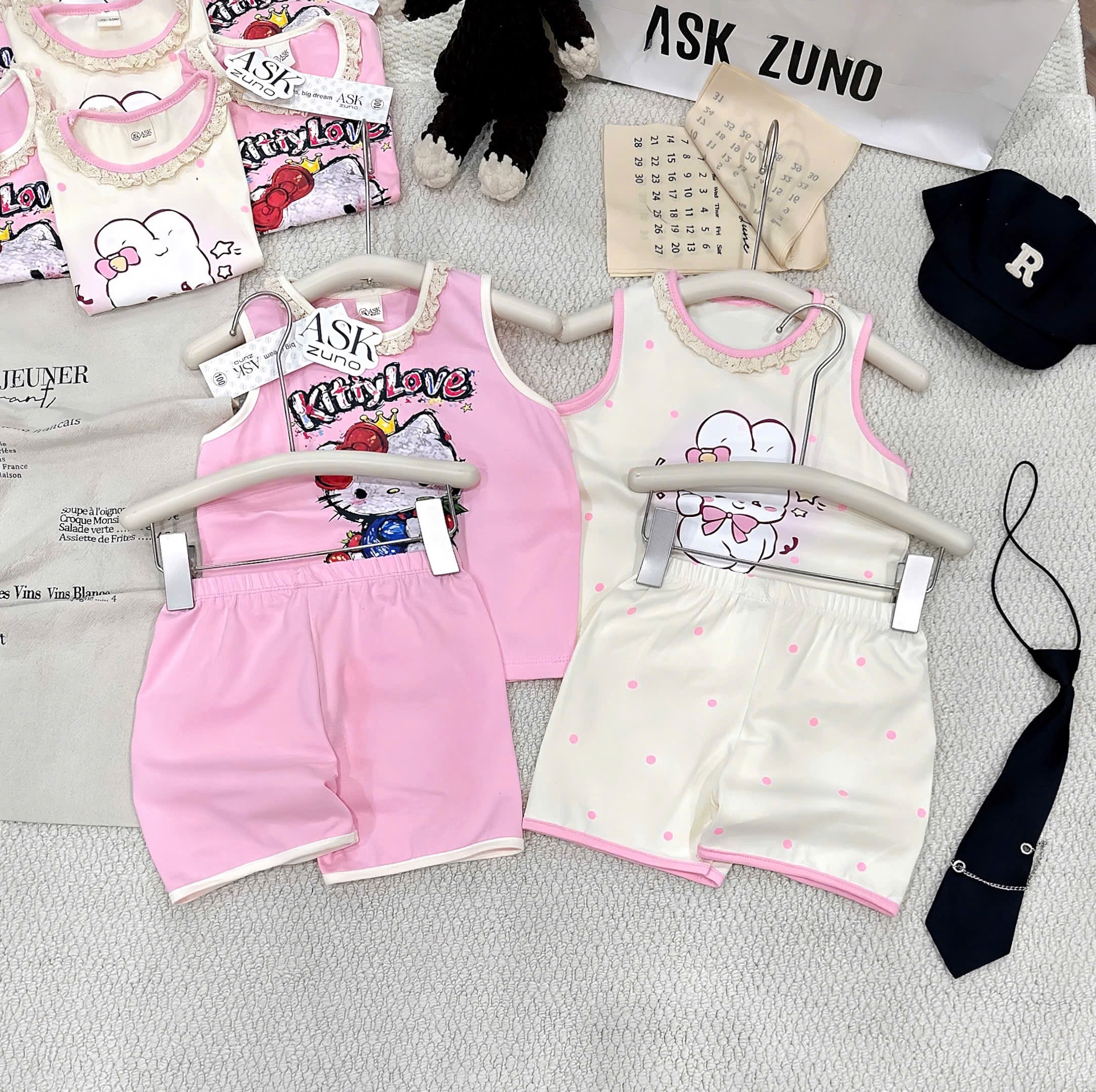 G990 - SET 2 BỘ ĐÙI BÉ GÁI BA LỖ KITTY THỎ CỔ REN hồng be