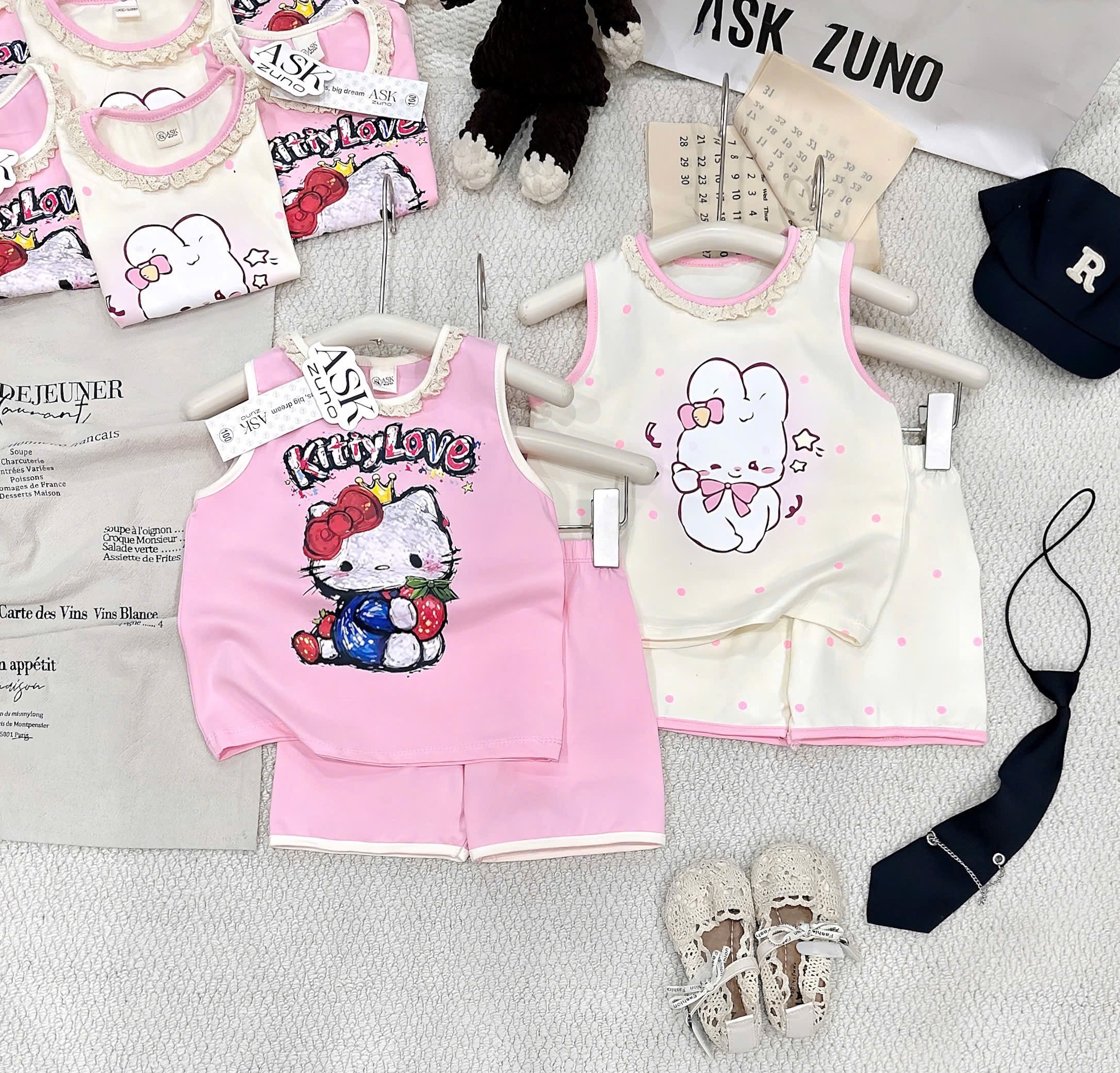G990 - SET 2 BỘ ĐÙI BÉ GÁI BA LỖ KITTY THỎ CỔ REN hồng be