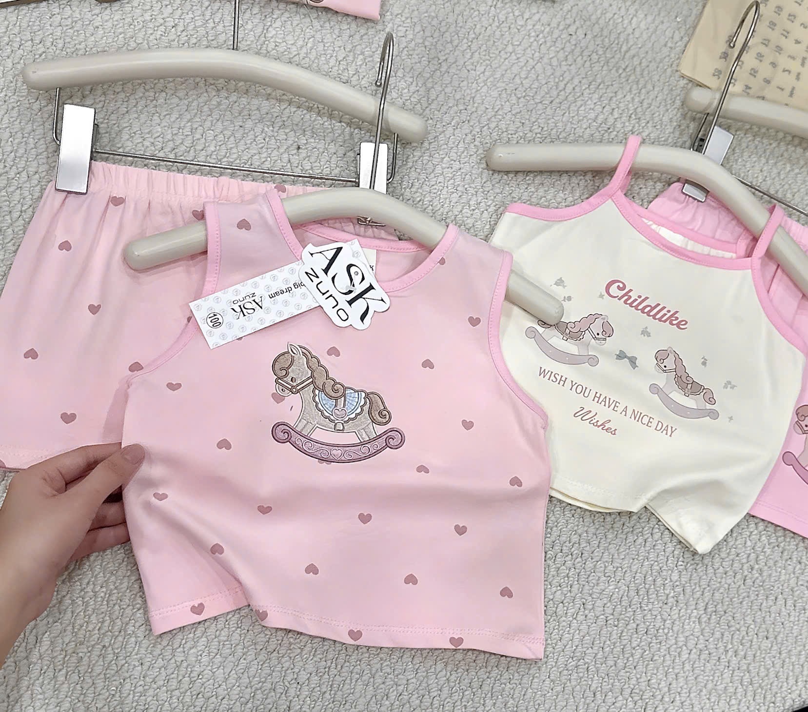 G995 - SET 2 BỘ ĐÙI BÉ GÁI BA LỖ 2S NGỰA GỖ hồng be