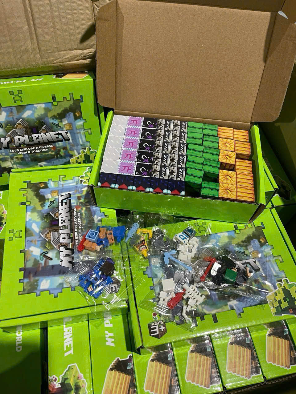 PK330 - SET 100 VIÊN XẾP HÌNH NAM CHÂM + 6 LEGO NGƯỜI