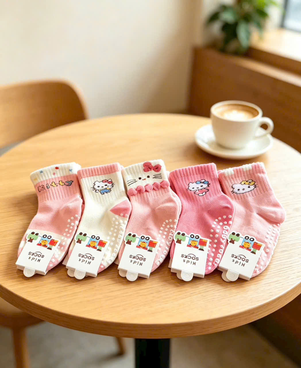 PK356 - SET 10 ĐÔI TẤT BÉ GÁI CHỐNG TRƯỢT KITTY HỒNG BE