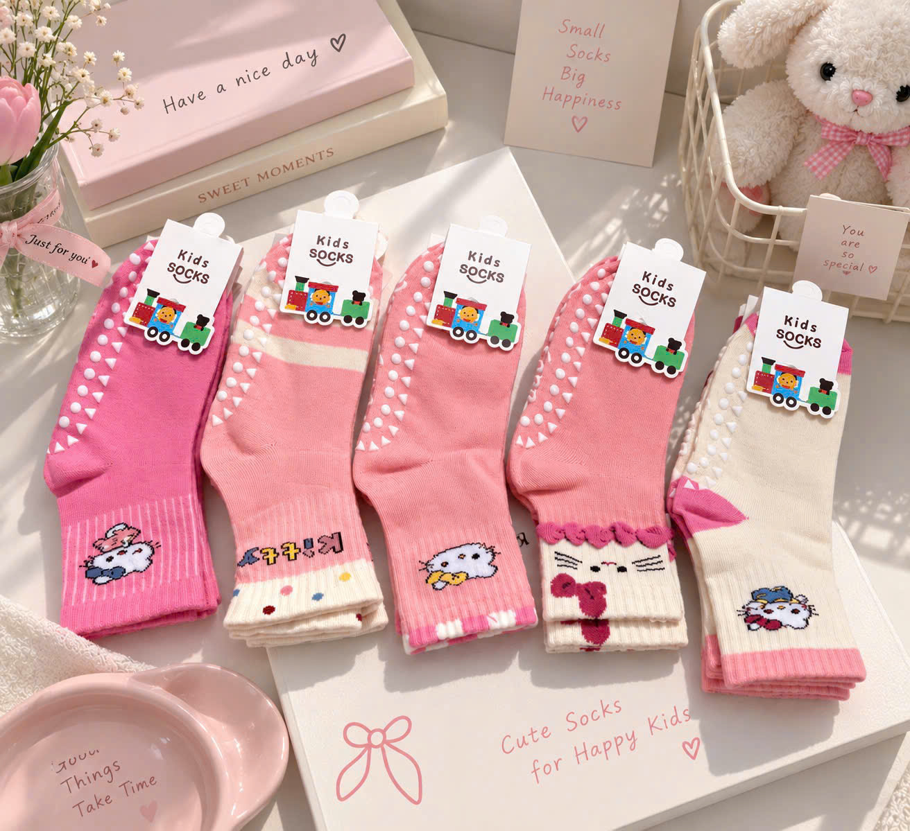 PK356 - SET 10 ĐÔI TẤT BÉ GÁI CHỐNG TRƯỢT KITTY HỒNG BE