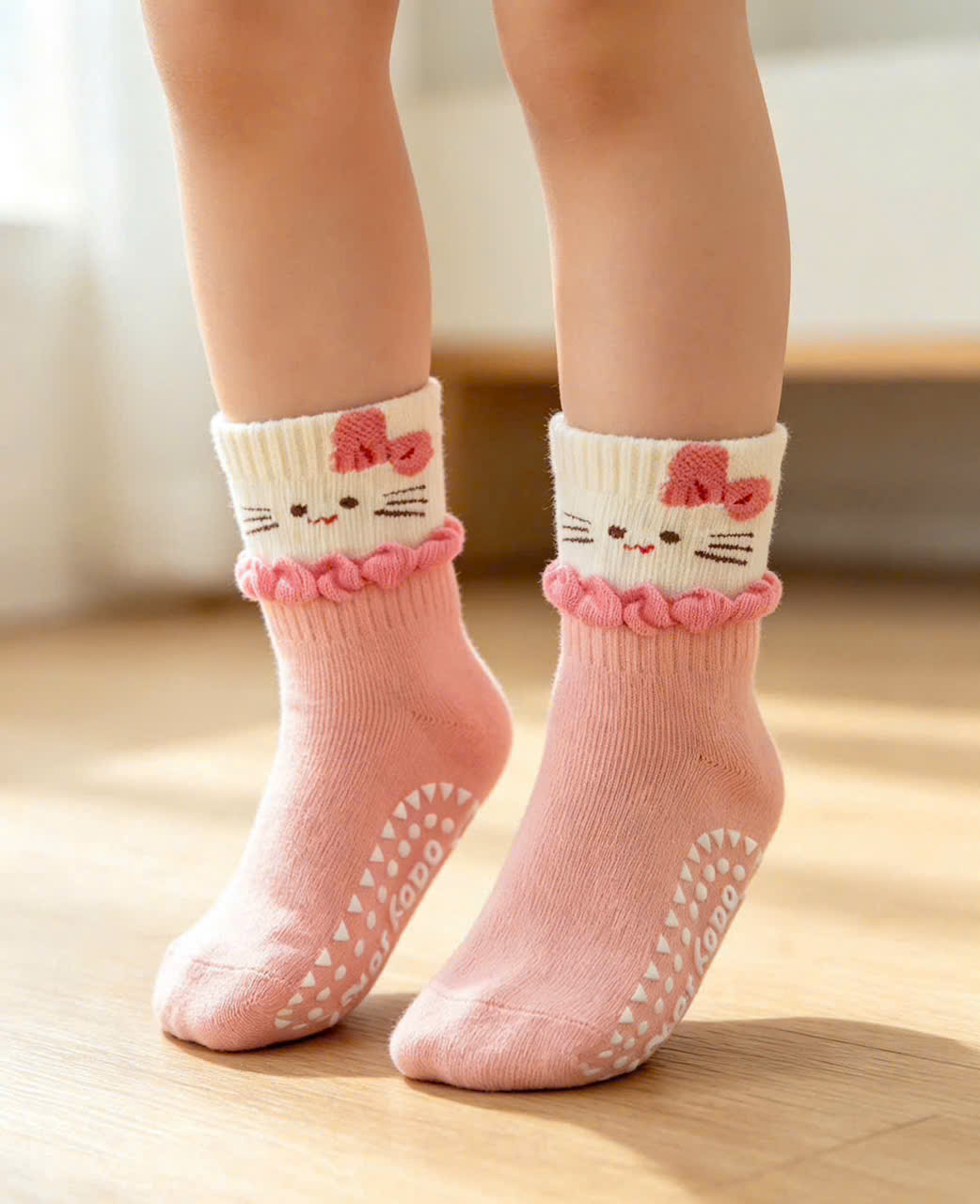 PK356 - SET 10 ĐÔI TẤT BÉ GÁI CHỐNG TRƯỢT KITTY HỒNG BE