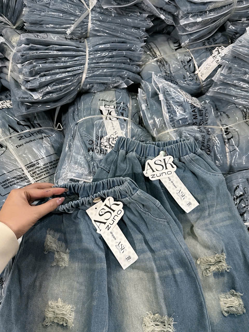 QB375 - QUẦN JEANS BÉ TRAI SUÔNG RÁCH XANH RÁCH NHIỀU