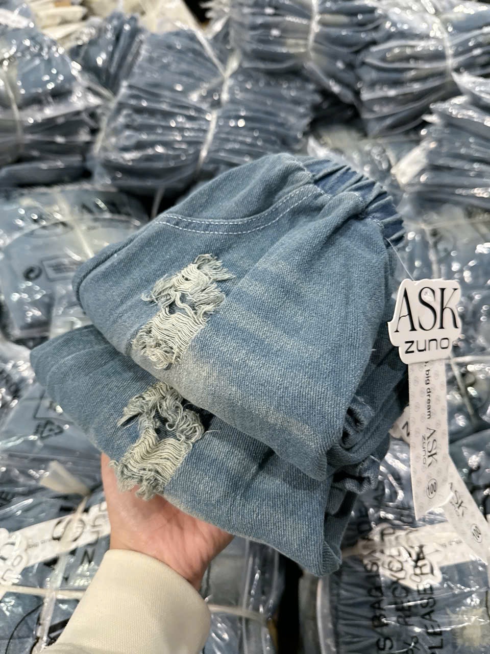 QB375 - QUẦN JEANS BÉ TRAI SUÔNG RÁCH XANH RÁCH NHIỀU