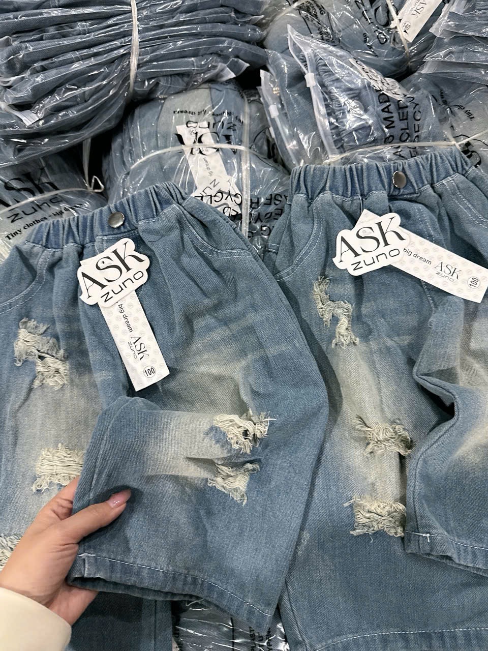 QB375 - QUẦN JEANS BÉ TRAI SUÔNG RÁCH XANH RÁCH NHIỀU