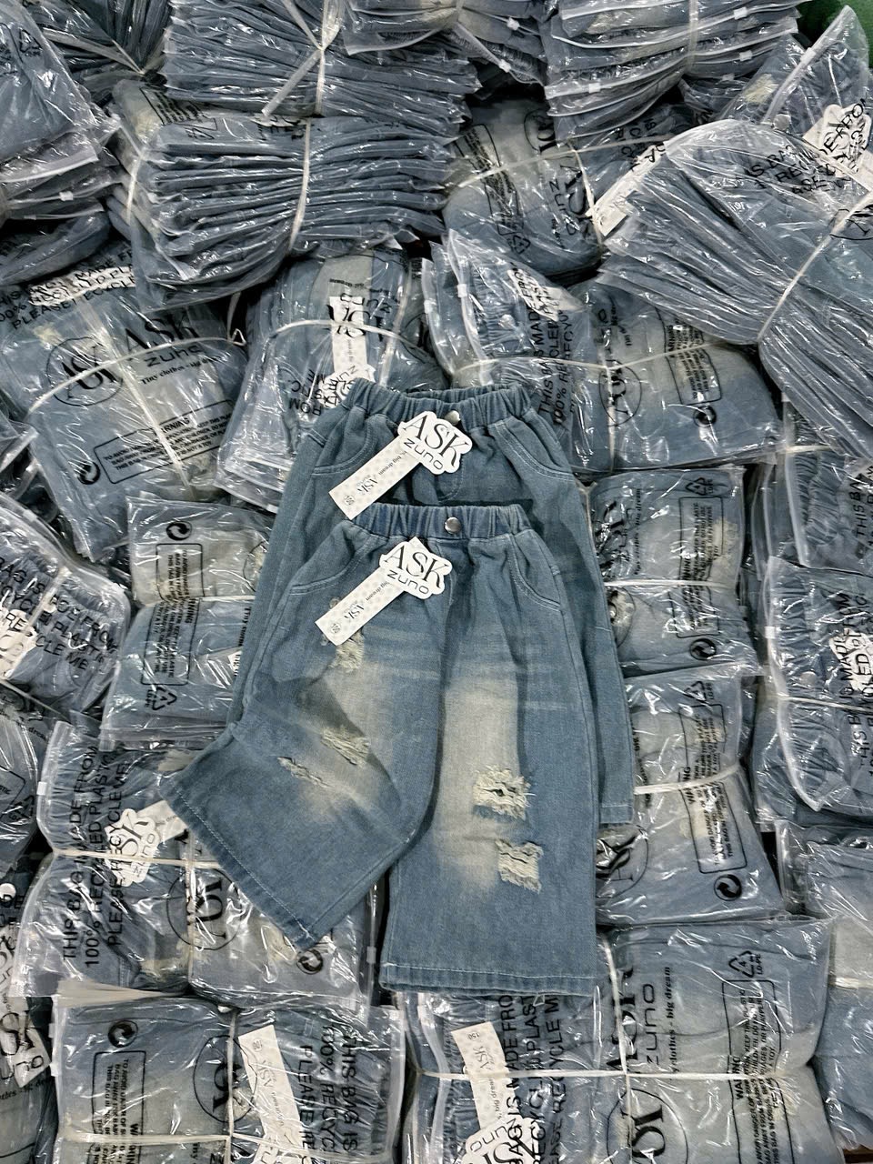 QB375 - QUẦN JEANS BÉ TRAI SUÔNG RÁCH XANH RÁCH NHIỀU