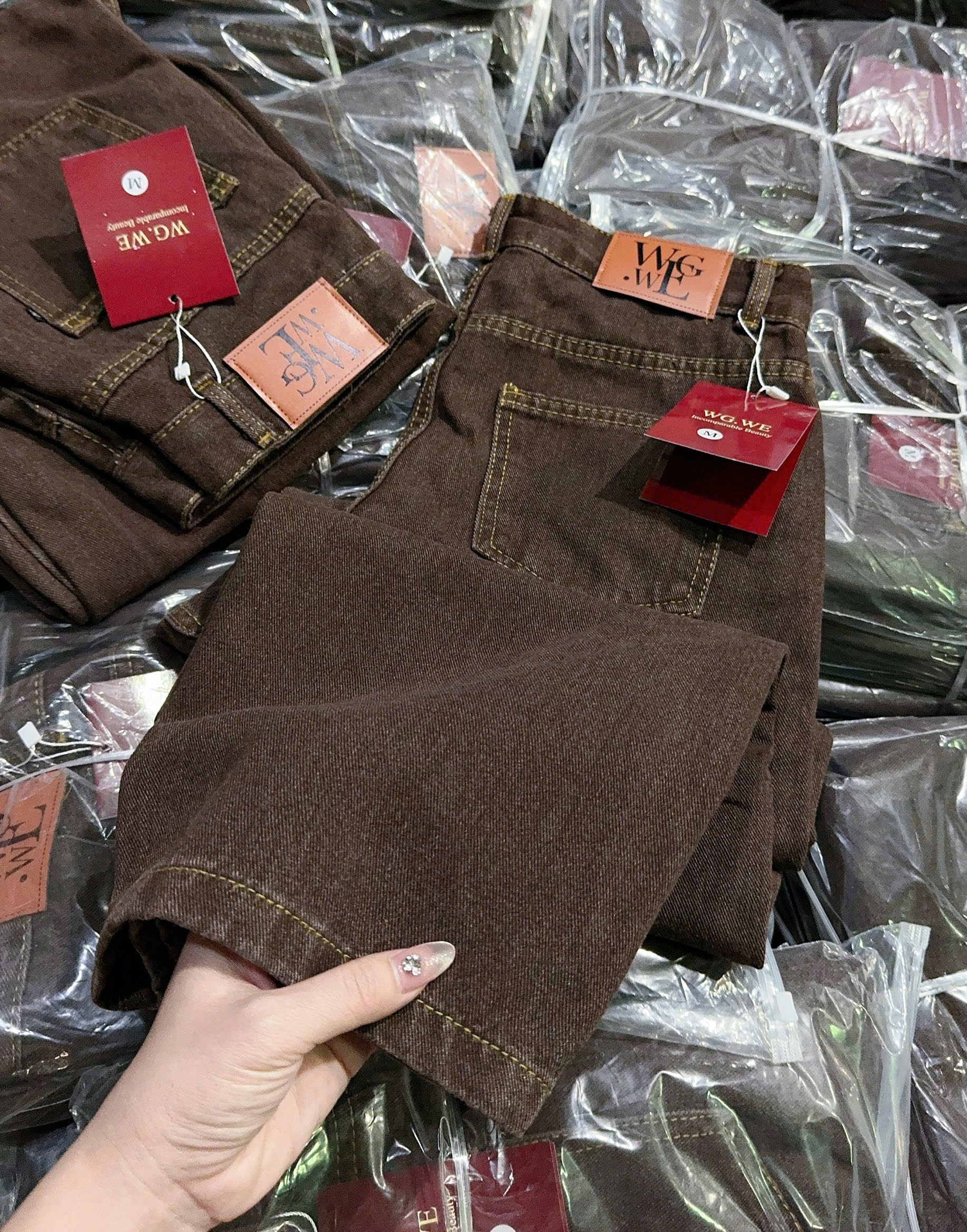 QNU679 - QUẦN JEANS SUÔNG NÂU TÂY ĐẬM WgWe
