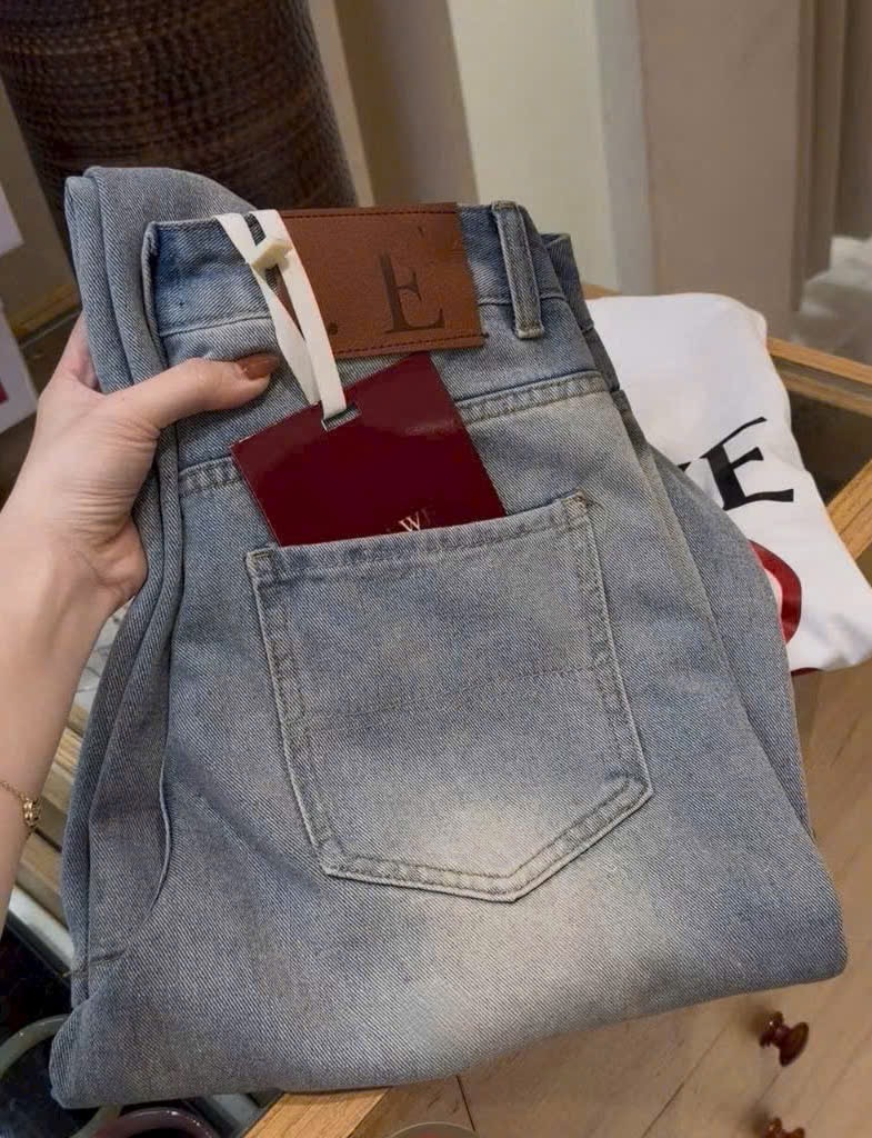 QNU681 - QUẦN JEANS SUÔNG XANH BẠC MÀI GỐI WgWe
