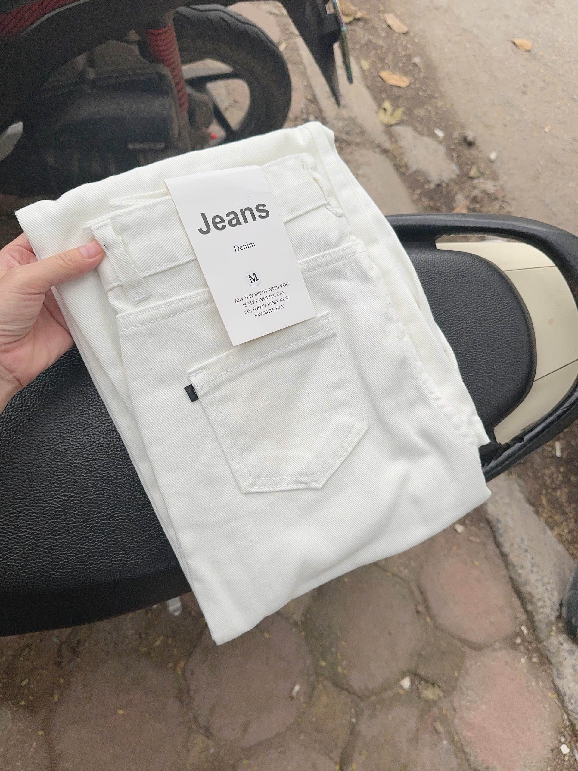 QNU691 - QUẦN JEANS SUÔNG TRẮNG RÁCH GỐI M2200