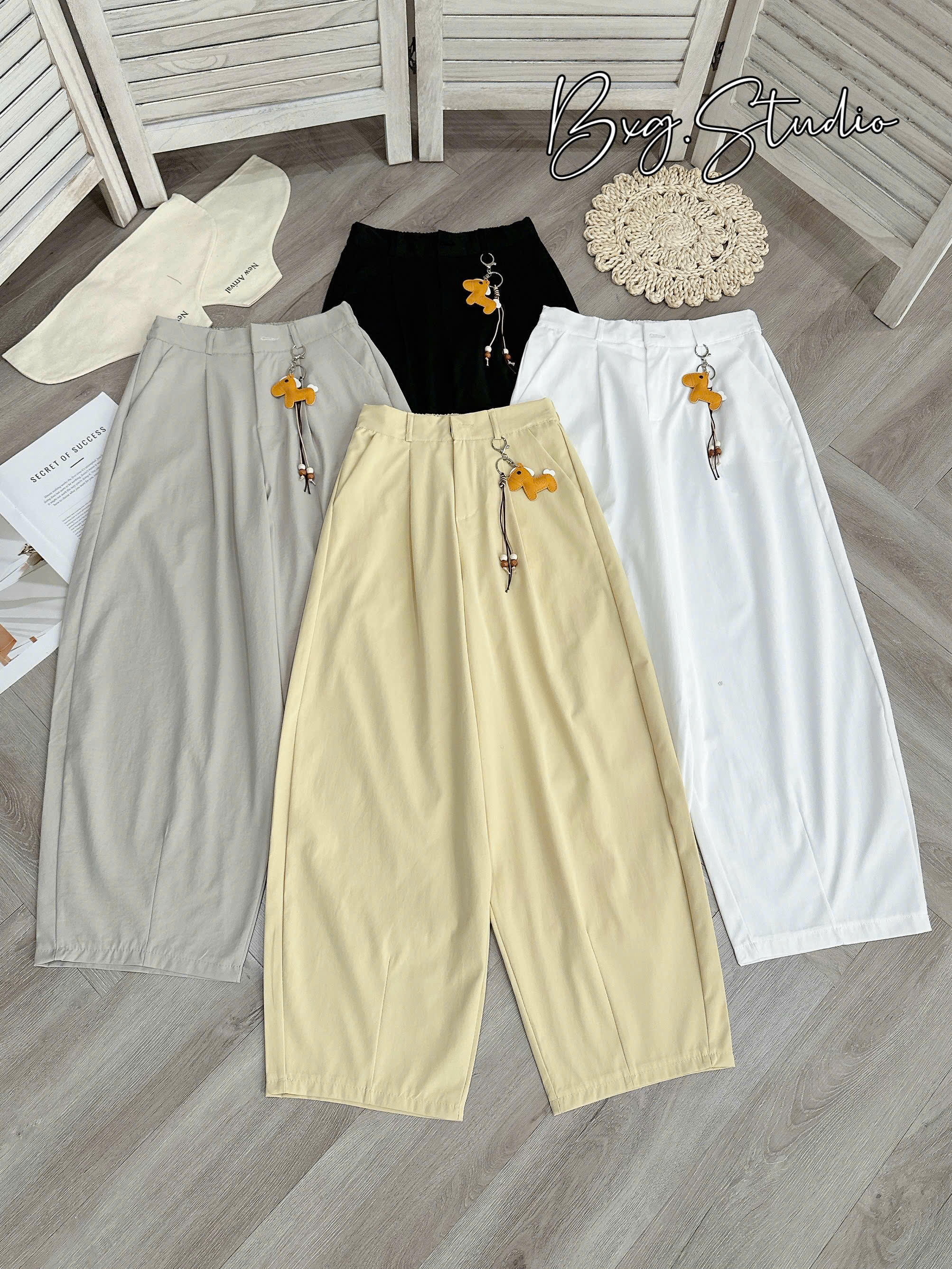 QNU697 - QUẦN BAGGY KAKI THÔ CHUN SAU KÈM CHARM