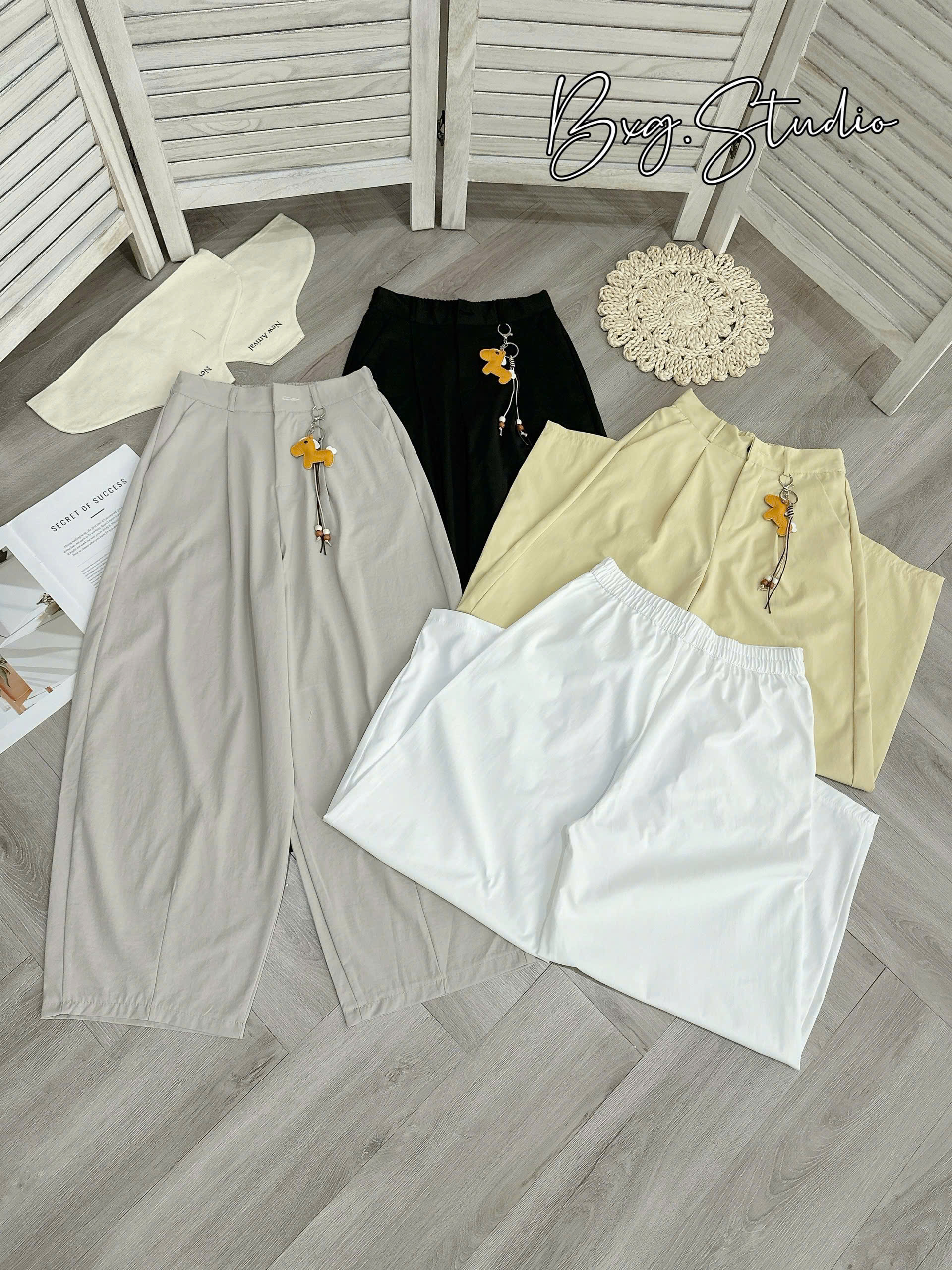 QNU697 - QUẦN BAGGY KAKI THÔ CHUN SAU KÈM CHARM