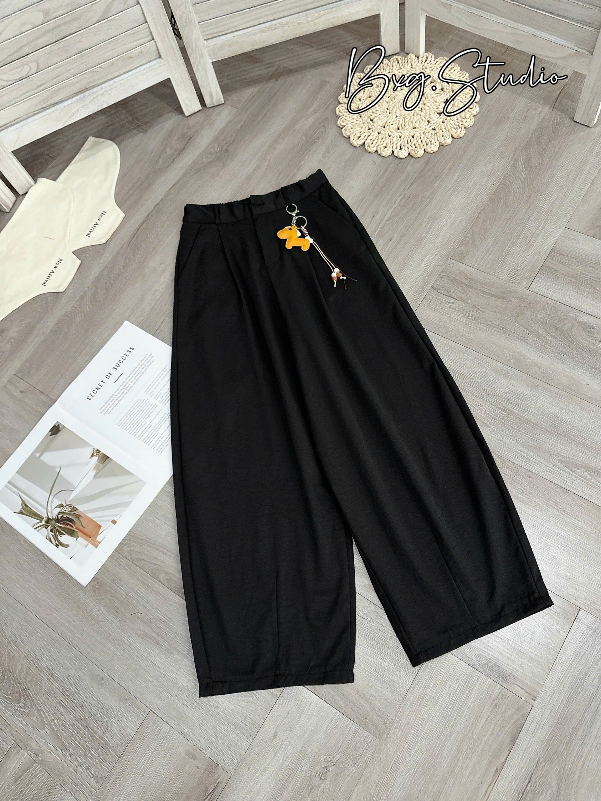 QNU697 - QUẦN BAGGY KAKI THÔ CHUN SAU KÈM CHARM
