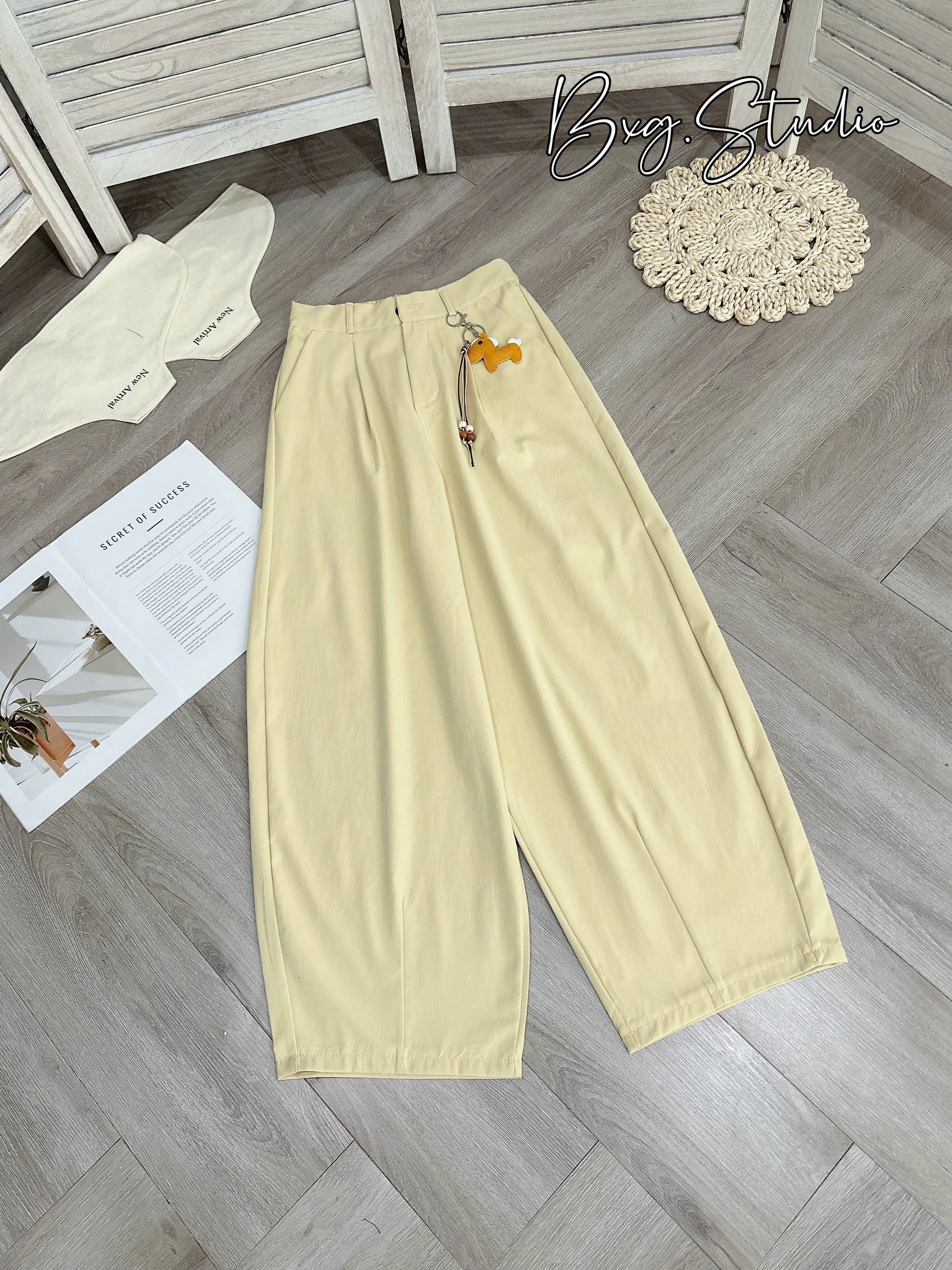 QNU697 - QUẦN BAGGY KAKI THÔ CHUN SAU KÈM CHARM