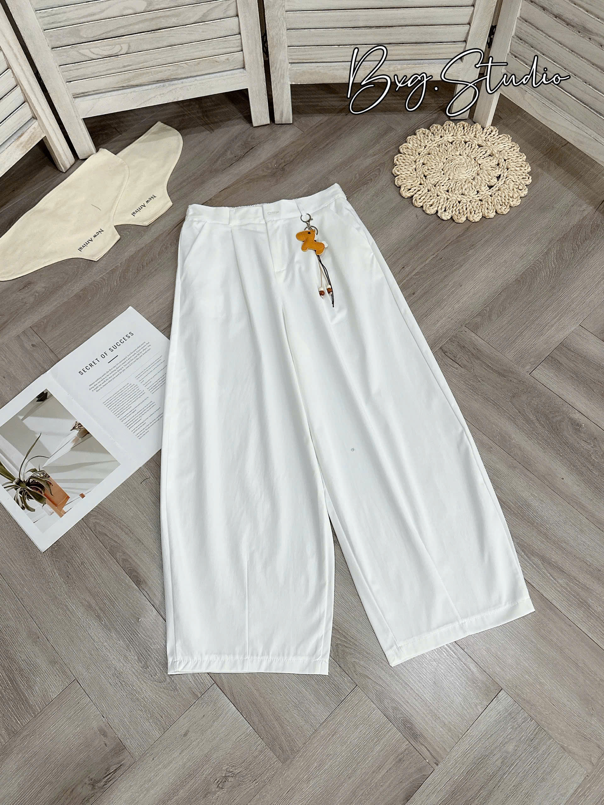 QNU697 - QUẦN BAGGY KAKI THÔ CHUN SAU KÈM CHARM