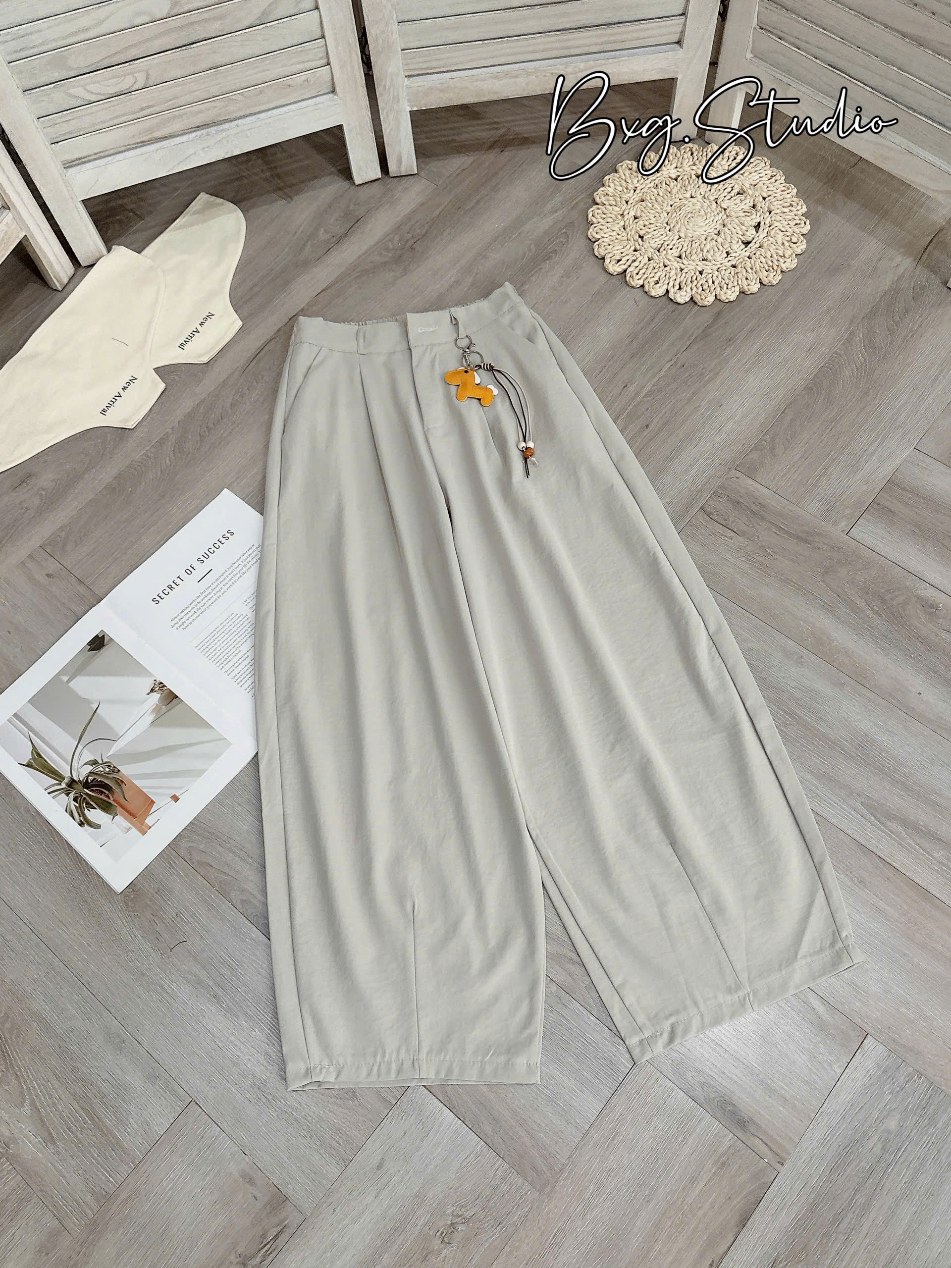 QNU697 - QUẦN BAGGY KAKI THÔ CHUN SAU KÈM CHARM