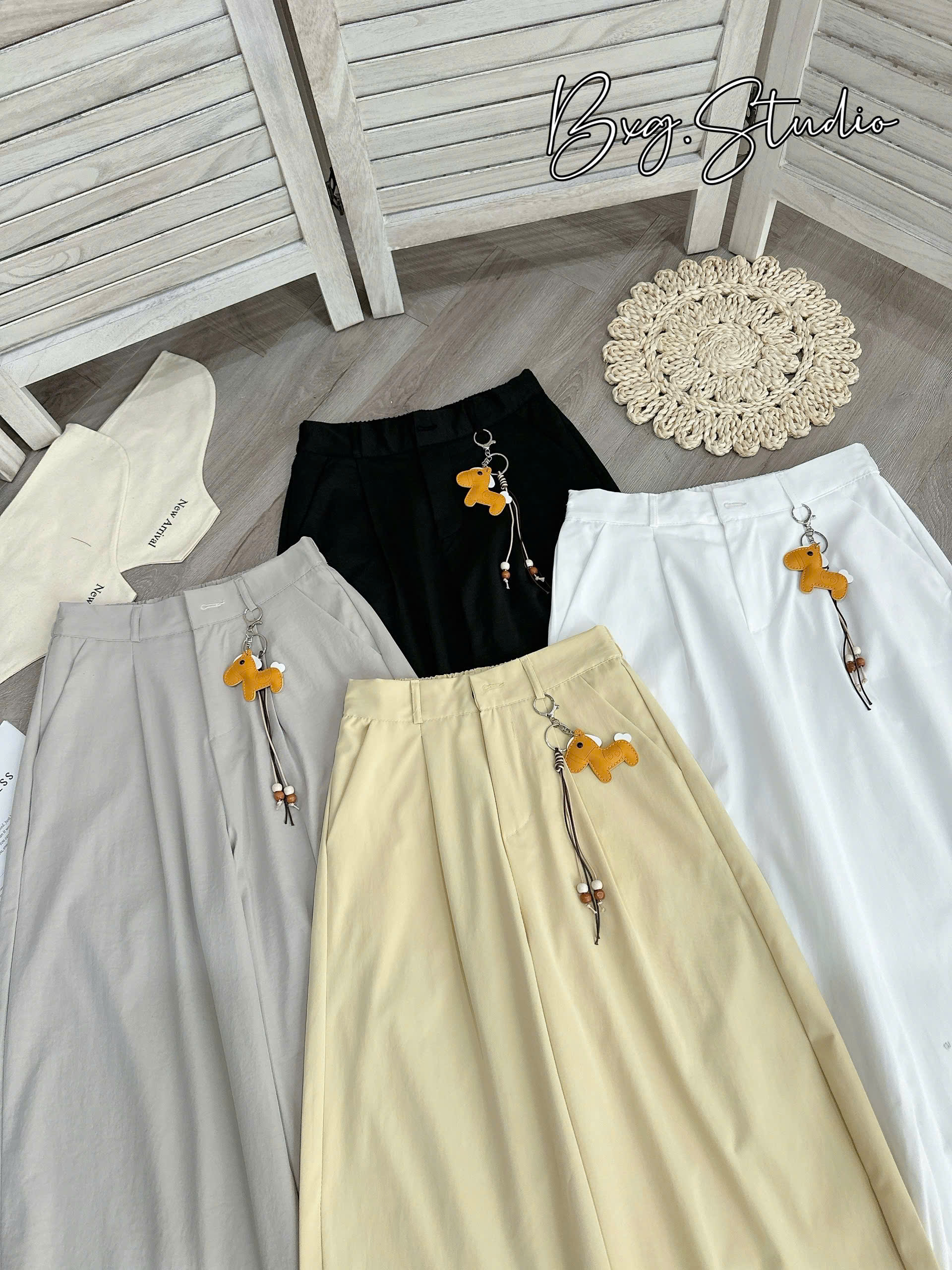 QNU697 - QUẦN BAGGY KAKI THÔ CHUN SAU KÈM CHARM