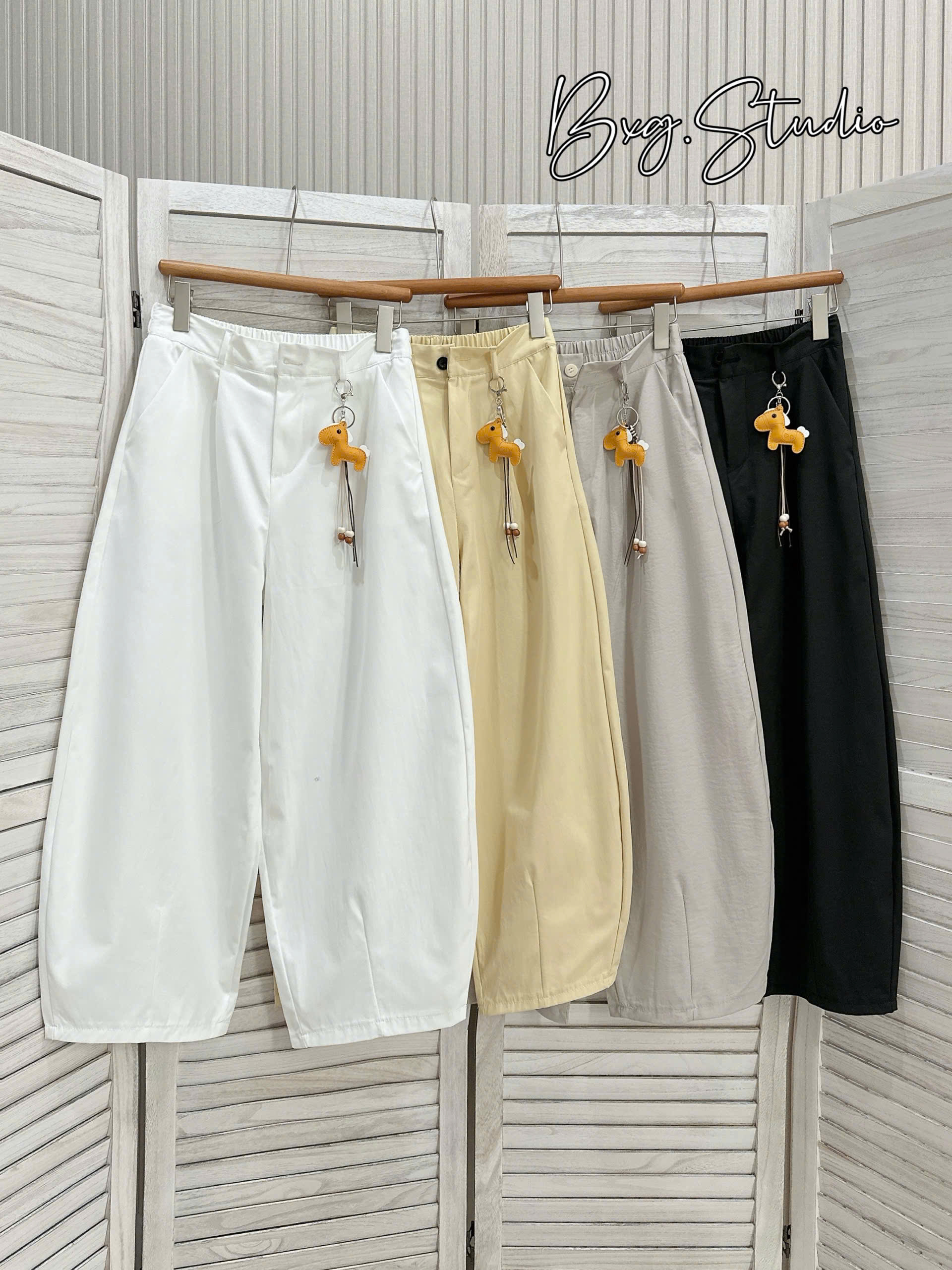 QNU697 - QUẦN BAGGY KAKI THÔ CHUN SAU KÈM CHARM