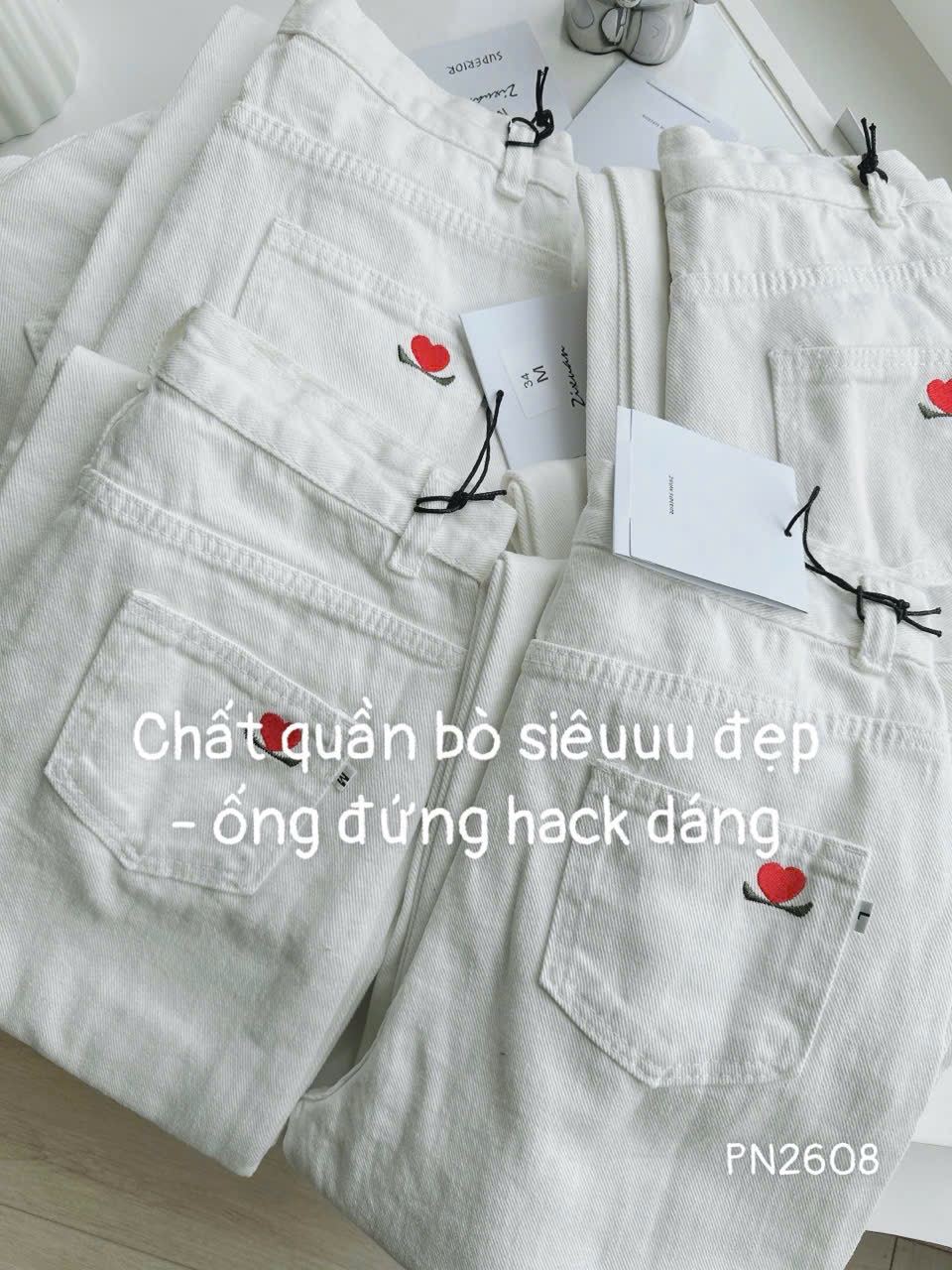 S291 - SET NỮ ÁO POLO ĐỎ CÚC V QUẦN BÒ TRẮNG THÊU