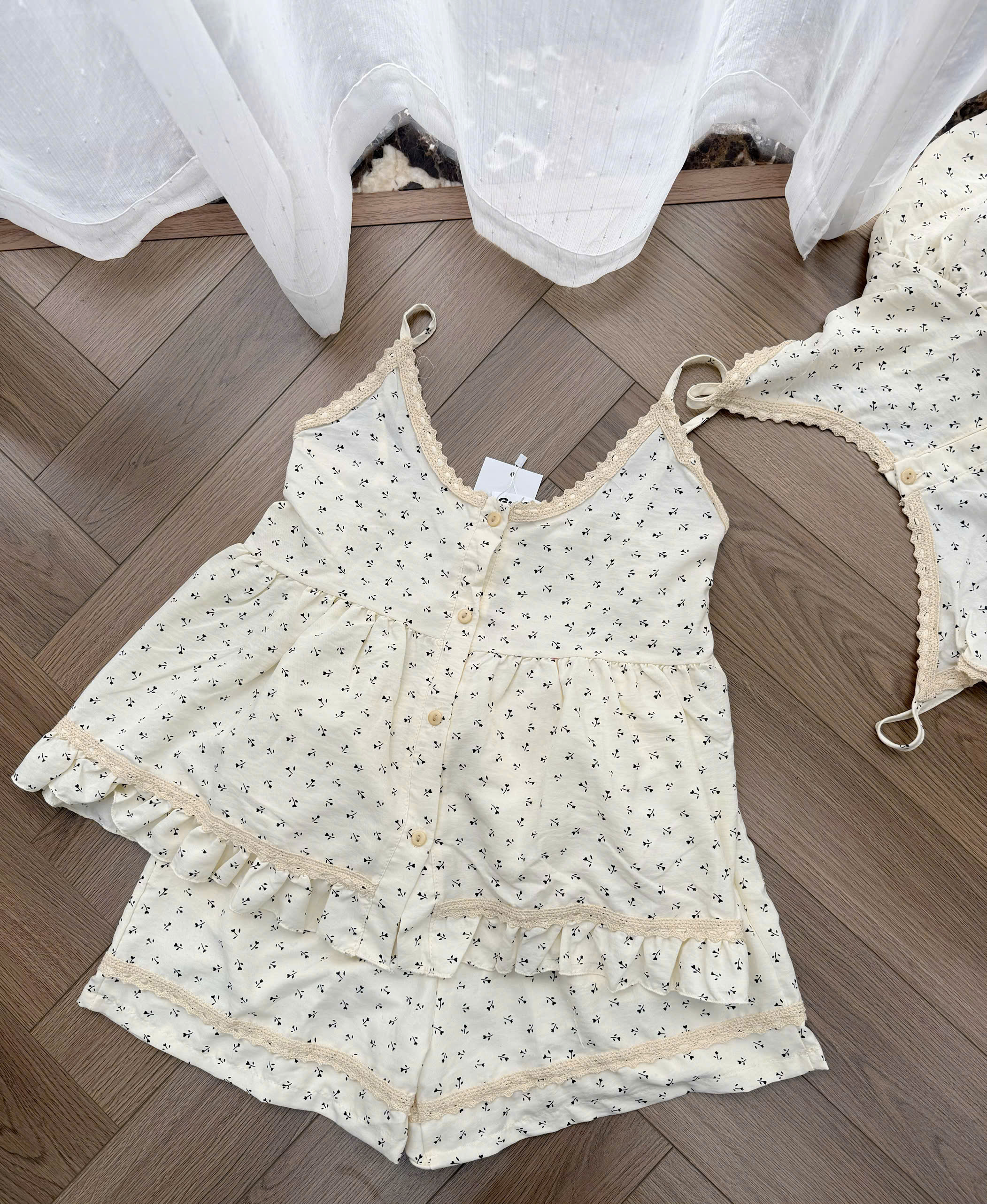 S345 - BỘ ĐÙI NỮ 2S ĐŨI MÀU BE HÌNH LÁ VIỀN REN